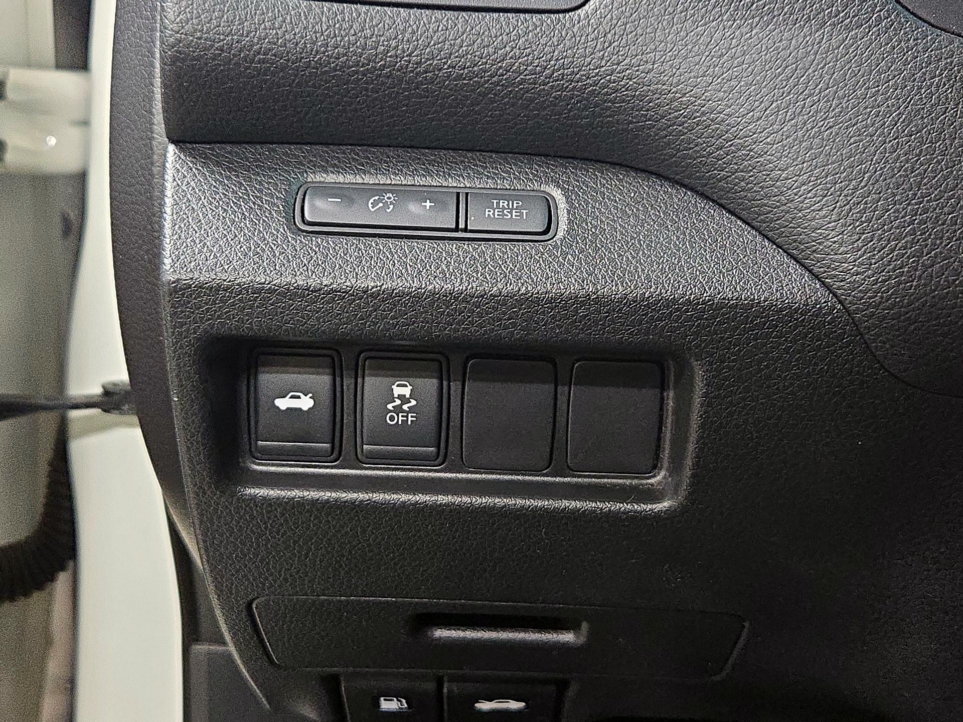 Thumbnail: 2016 Nissan Altima - 13