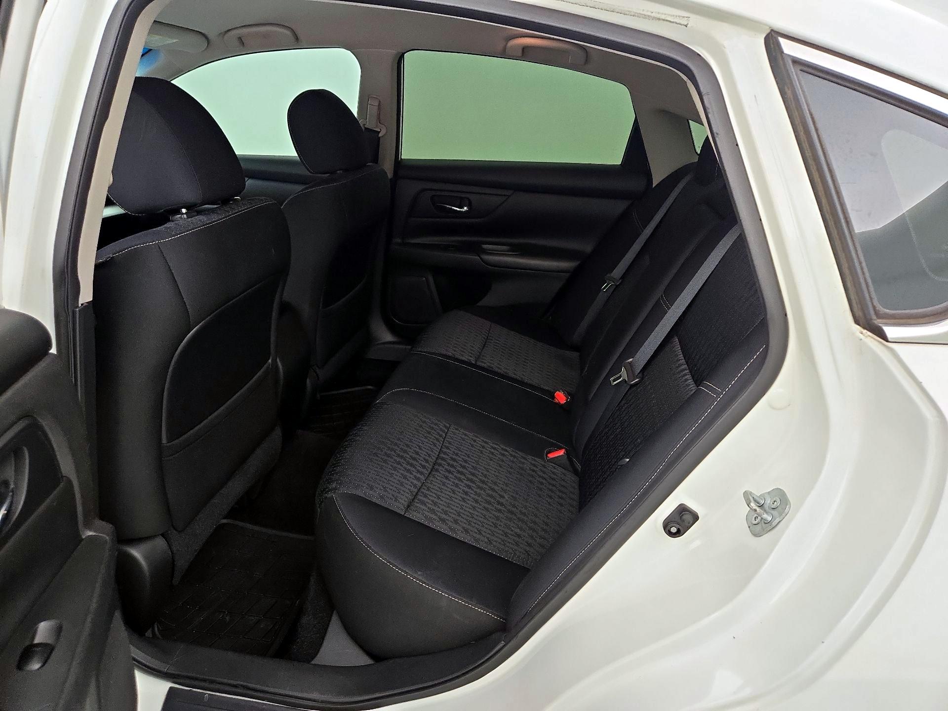 Thumbnail: 2016 Nissan Altima - 19