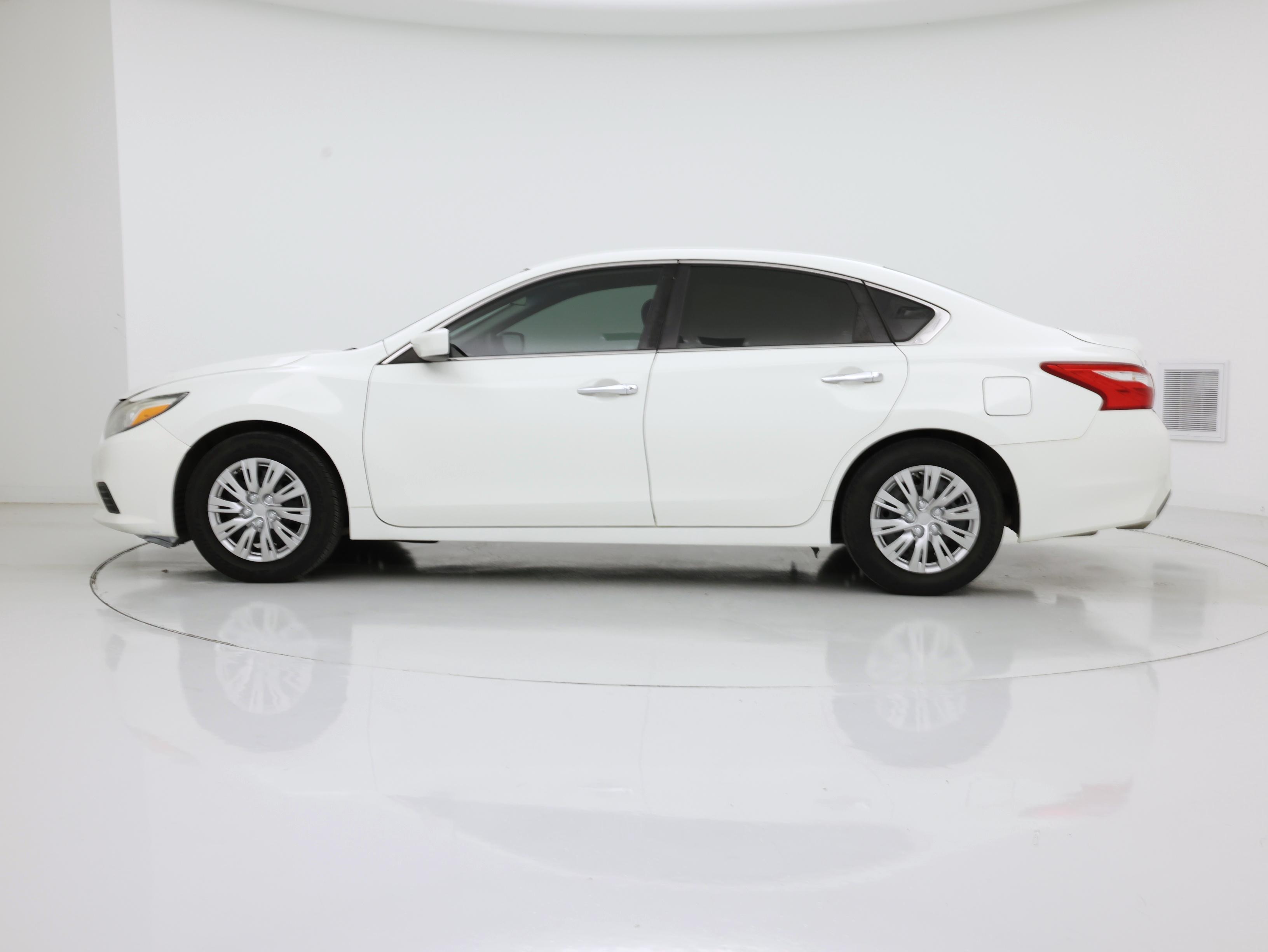 Thumbnail: 2016 Nissan Altima - 3