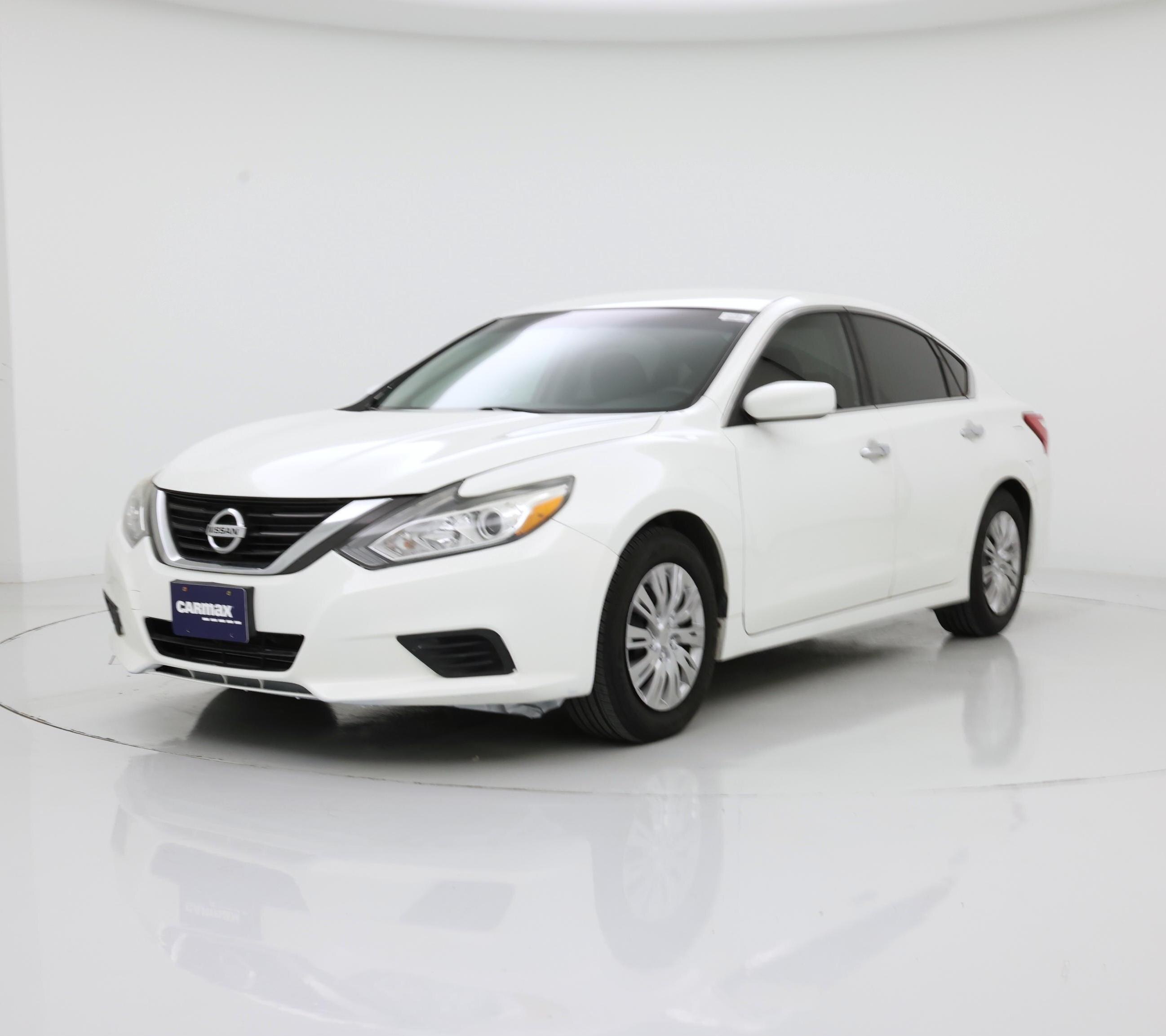 Thumbnail: 2016 Nissan Altima - 4