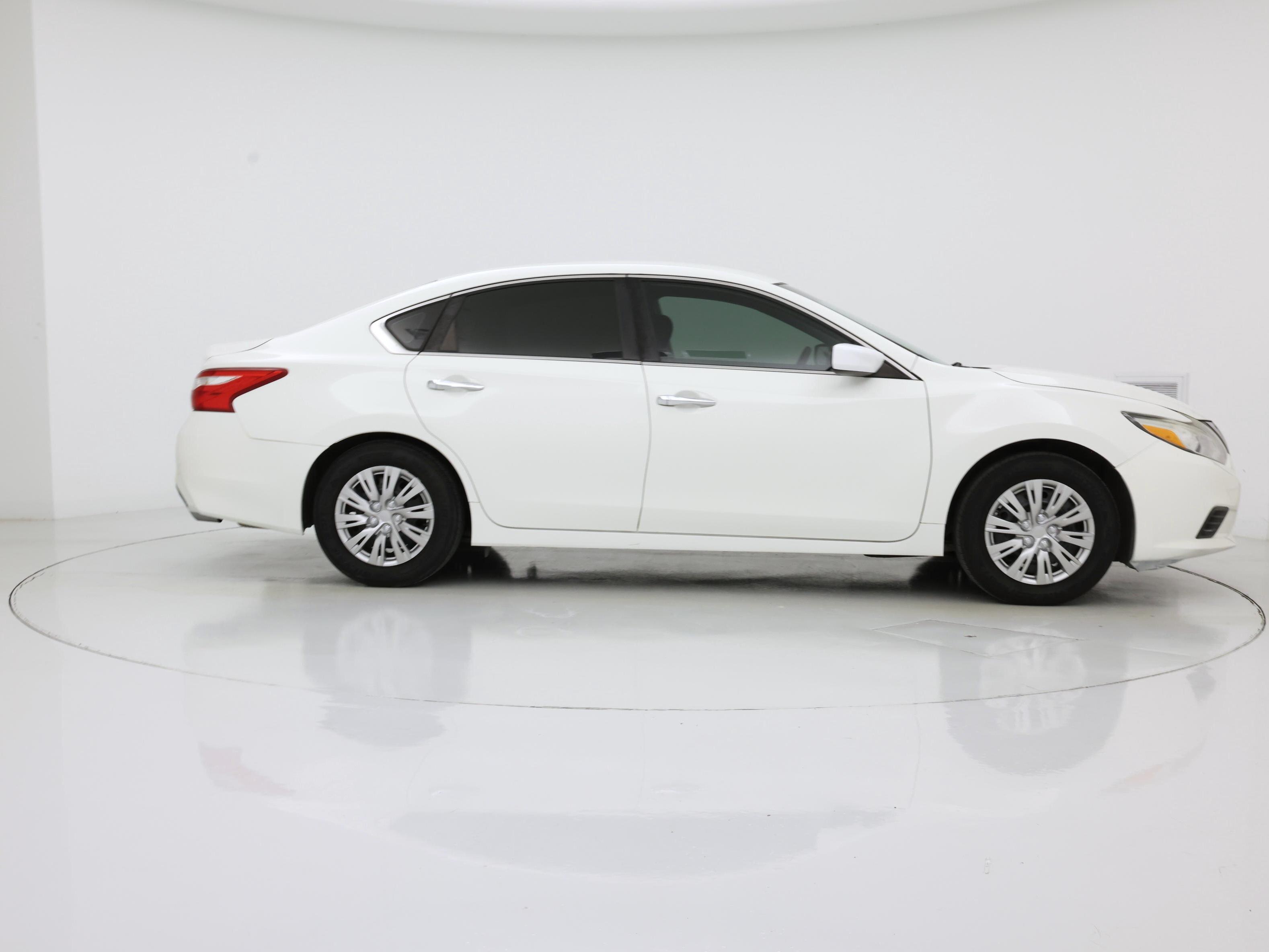 Thumbnail: 2016 Nissan Altima - 7