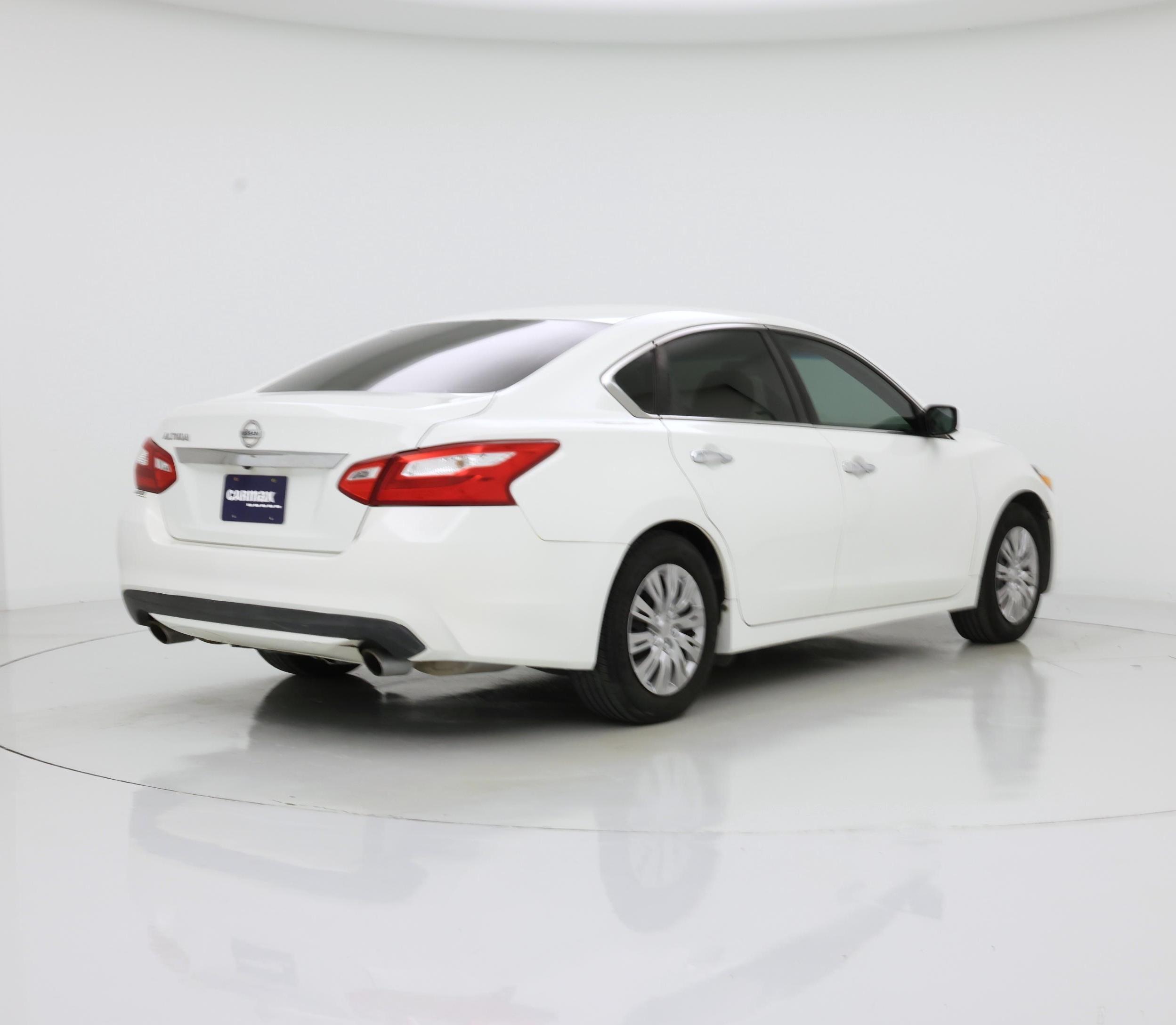 Thumbnail: 2016 Nissan Altima - 8