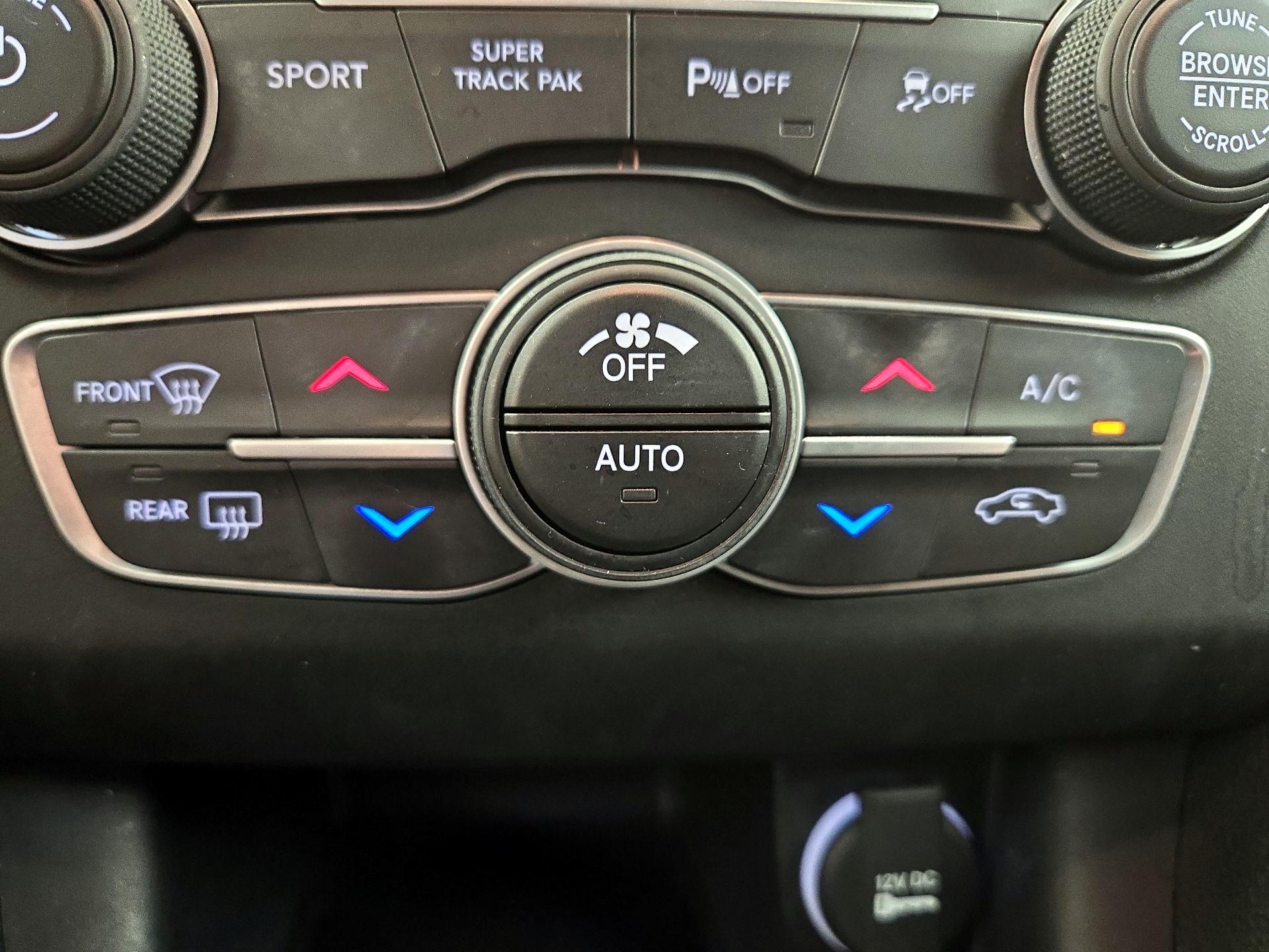 Thumbnail: 2019 Dodge Charger - 16