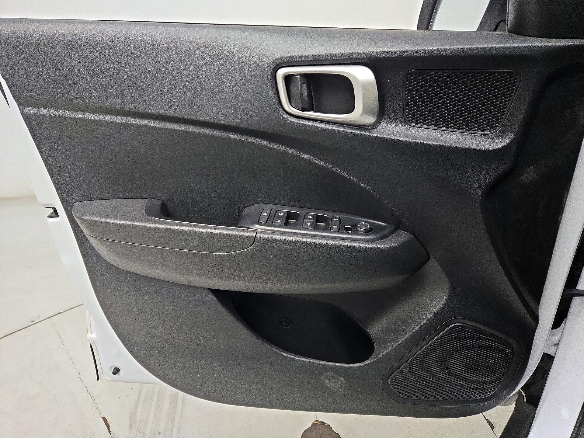 Thumbnail: 2023 Hyundai Venue - 12