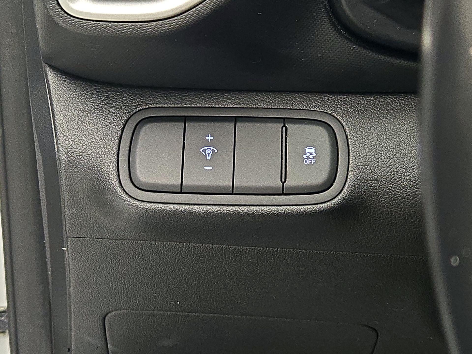 Thumbnail: 2023 Hyundai Venue - 13