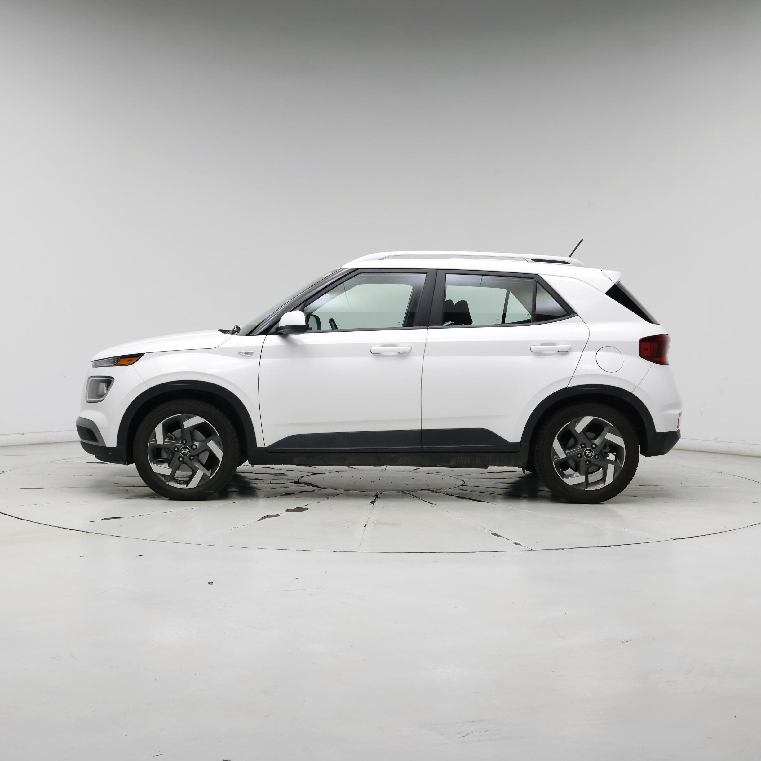 Thumbnail: 2023 Hyundai Venue - 3