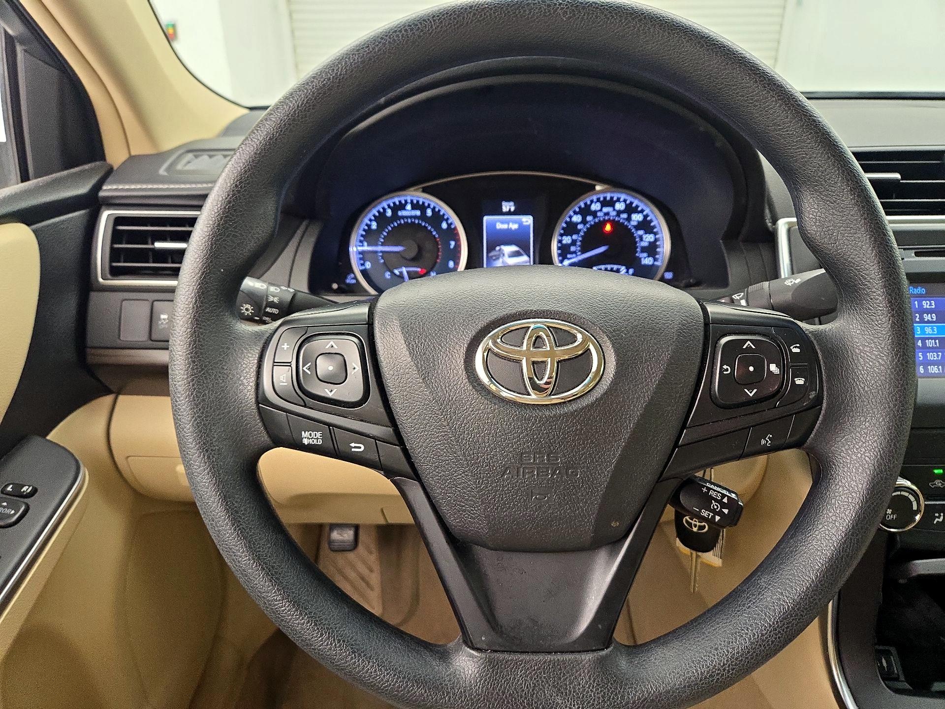 Thumbnail: 2016 Toyota Camry - 10