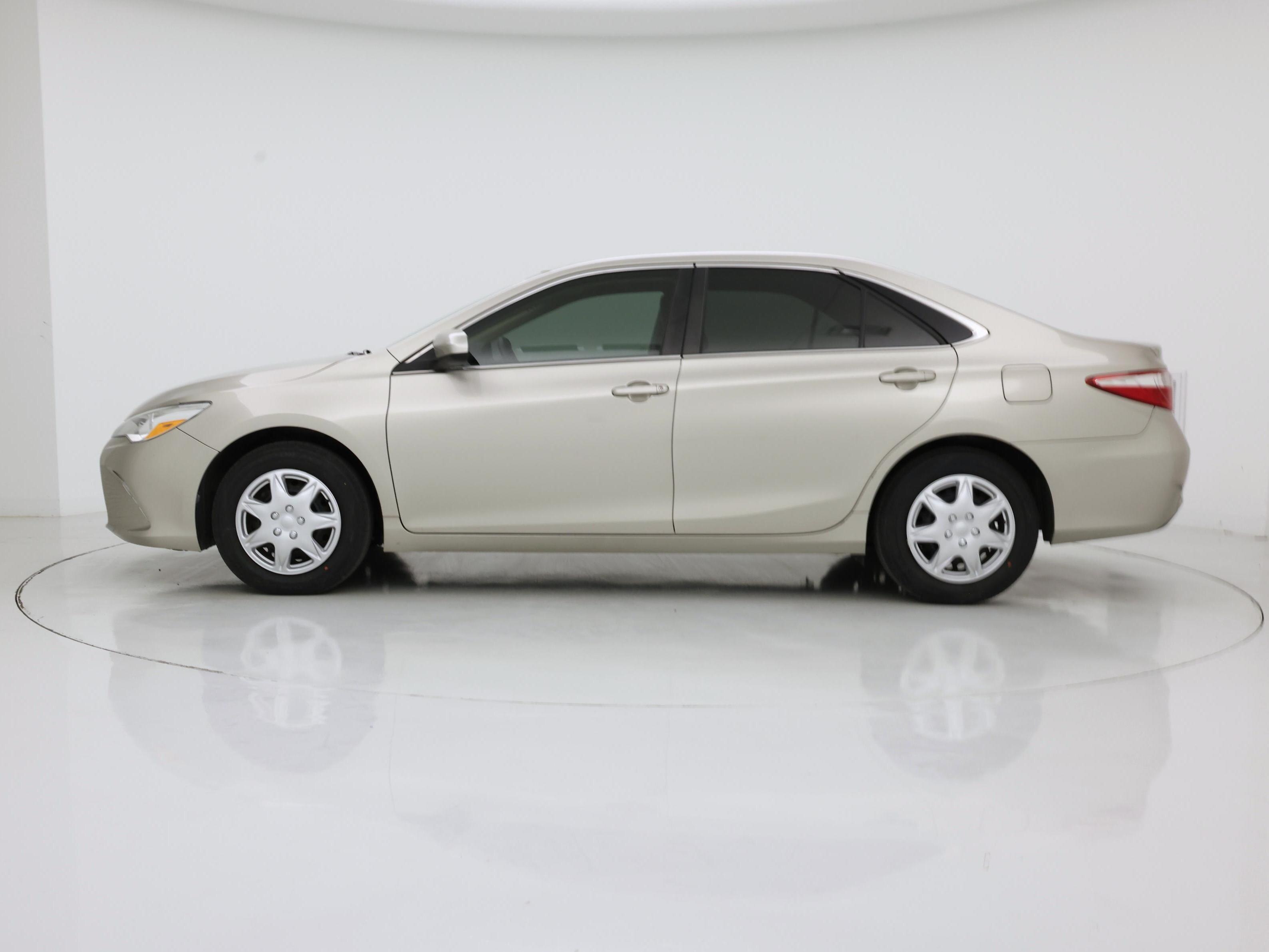 Thumbnail: 2016 Toyota Camry - 3