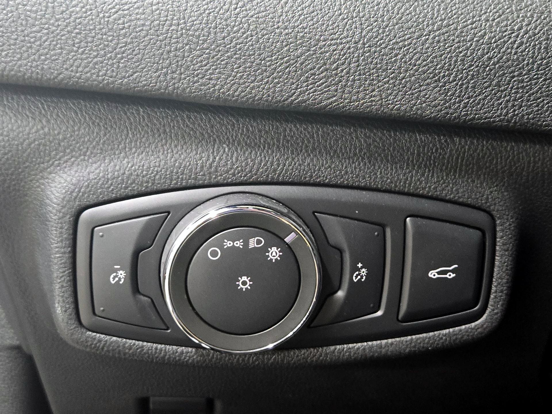 Thumbnail: 2017 Lincoln MKC - 13