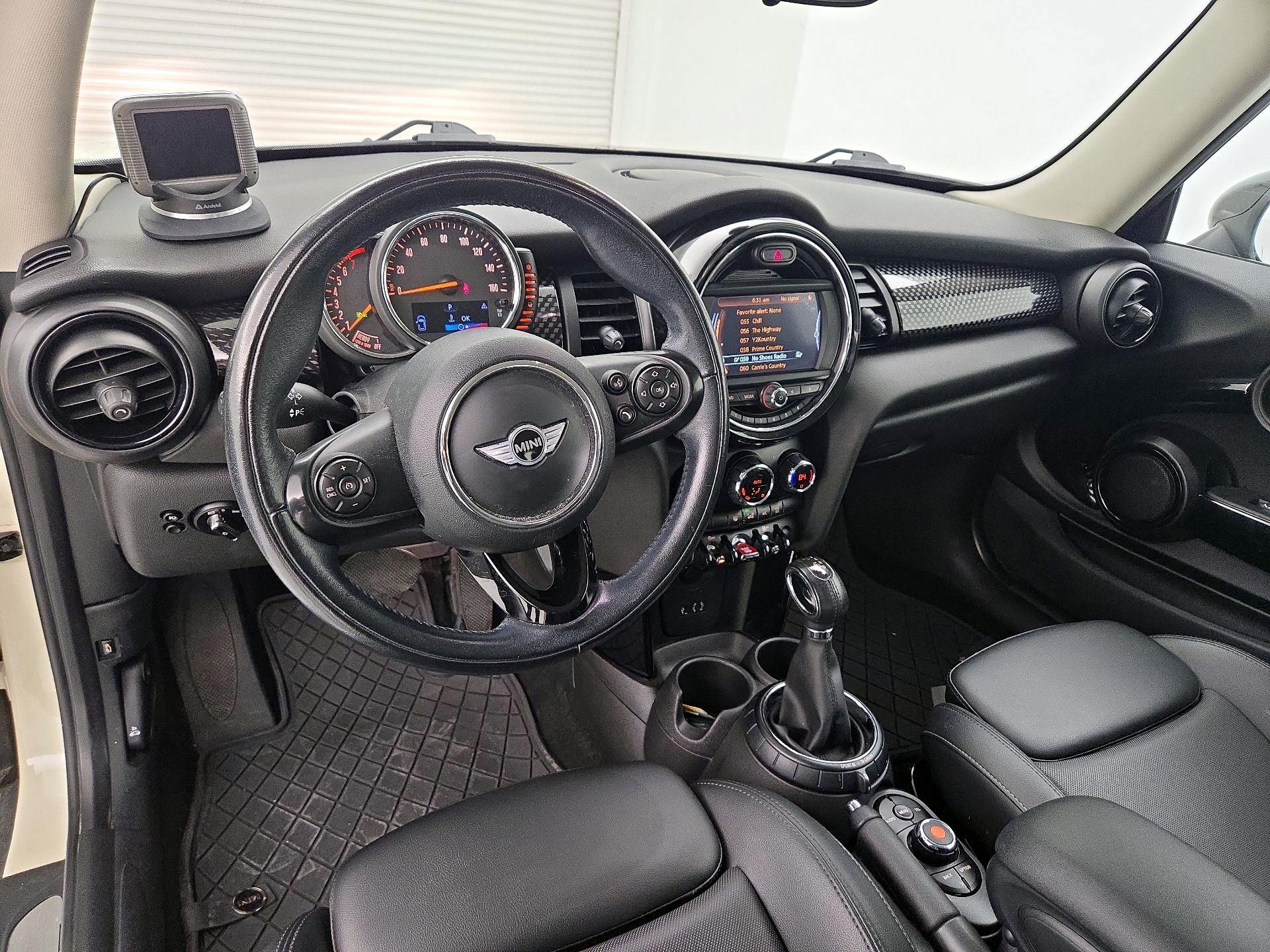 Thumbnail: 2017 MINI Cooper Hardtop - 9