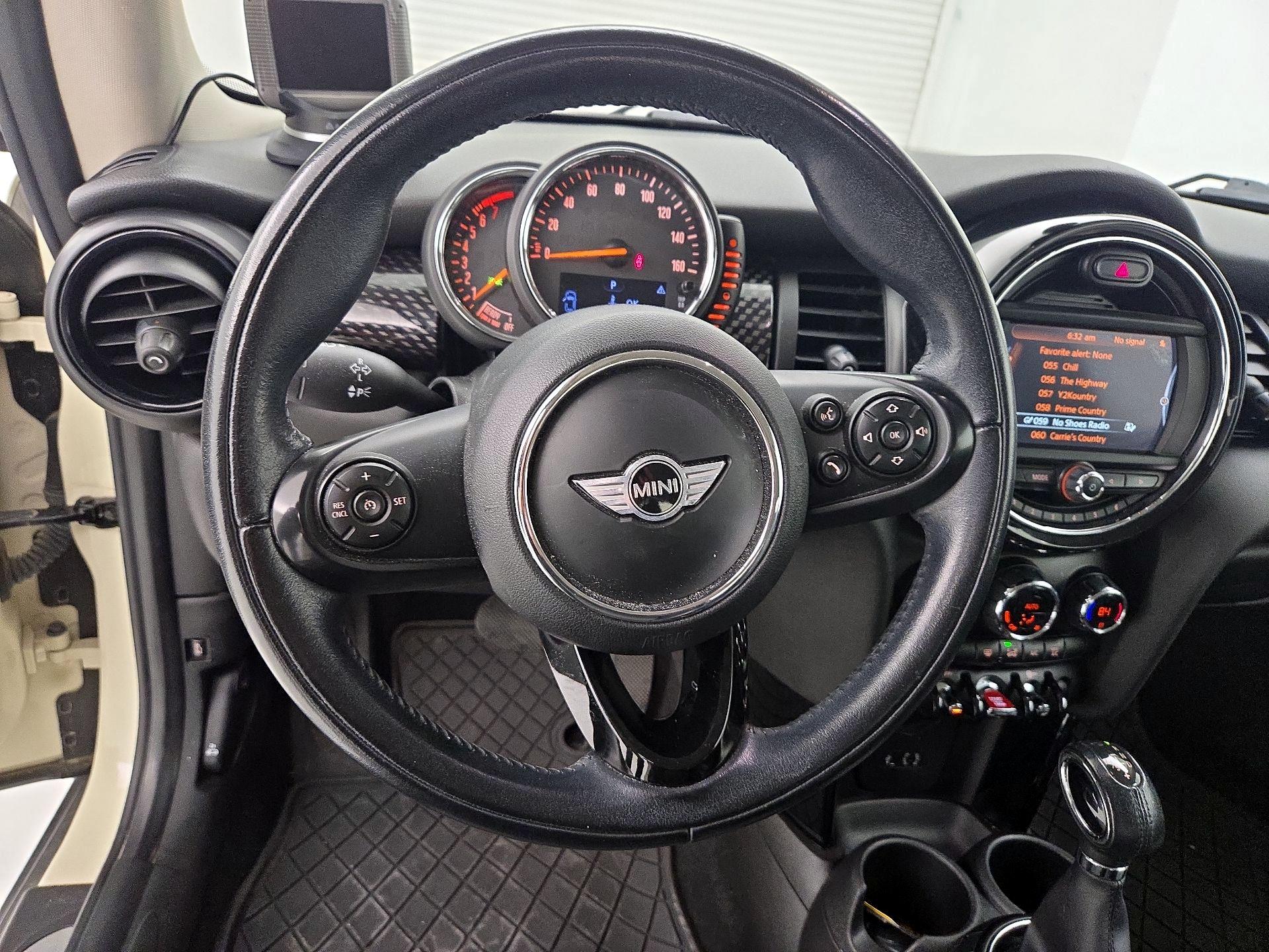 Thumbnail: 2017 MINI Cooper Hardtop - 10