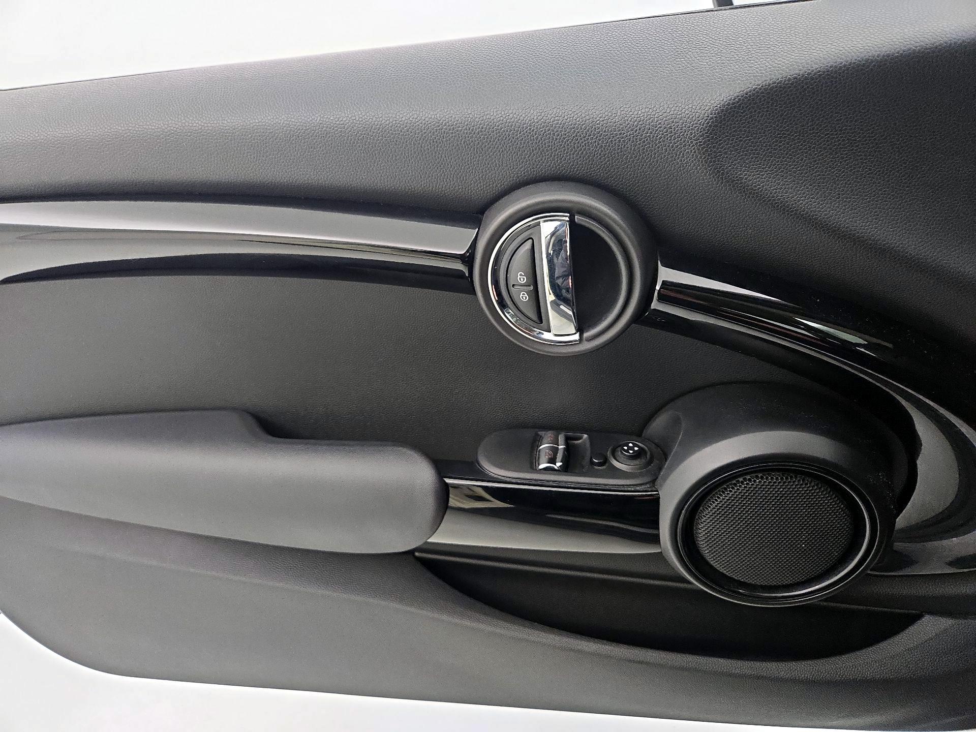 Thumbnail: 2017 MINI Cooper Hardtop - 12