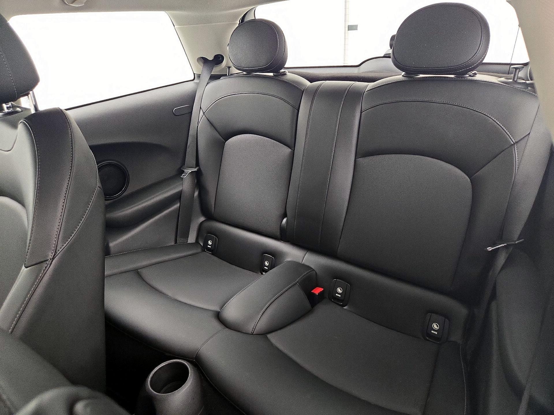 Thumbnail: 2017 MINI Cooper Hardtop - 18