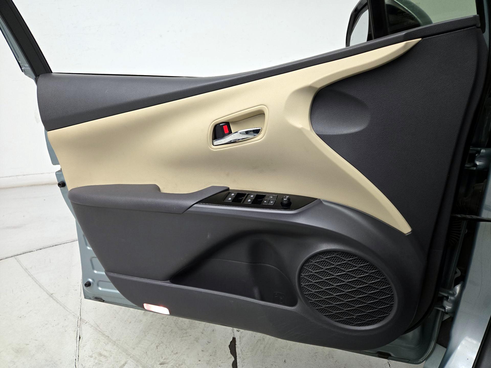 Thumbnail: 2018 Toyota Prius - 12