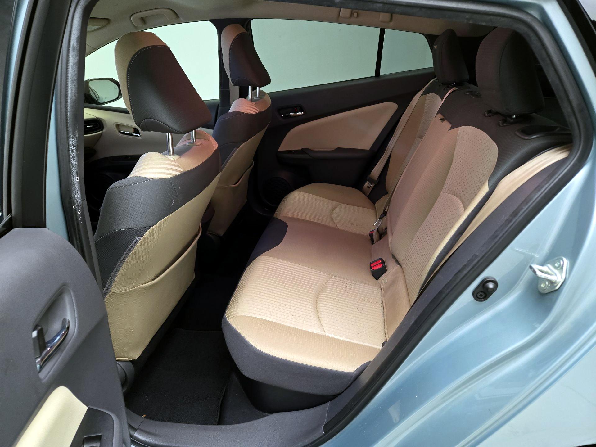 Thumbnail: 2018 Toyota Prius - 18