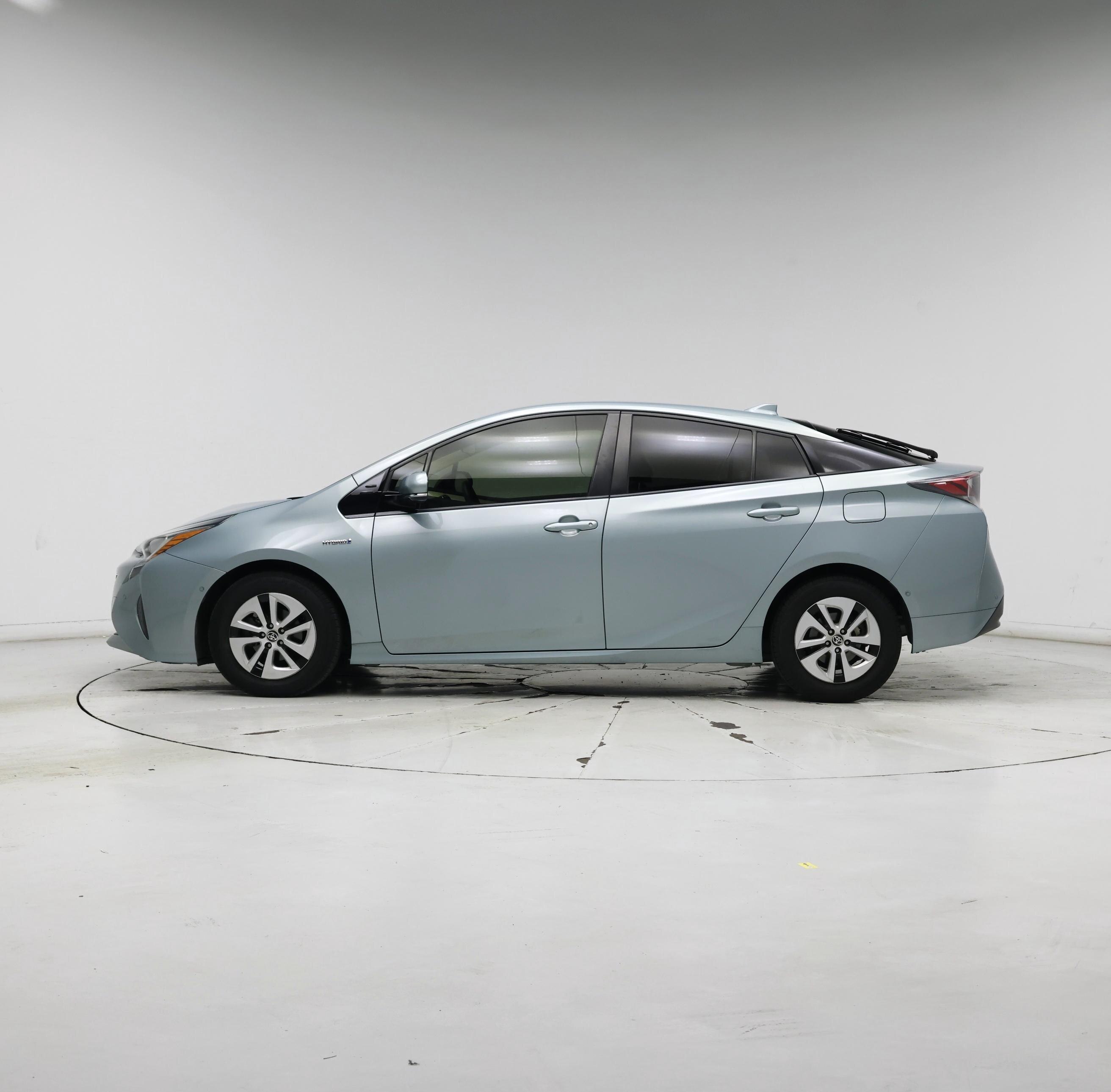 Thumbnail: 2018 Toyota Prius - 3