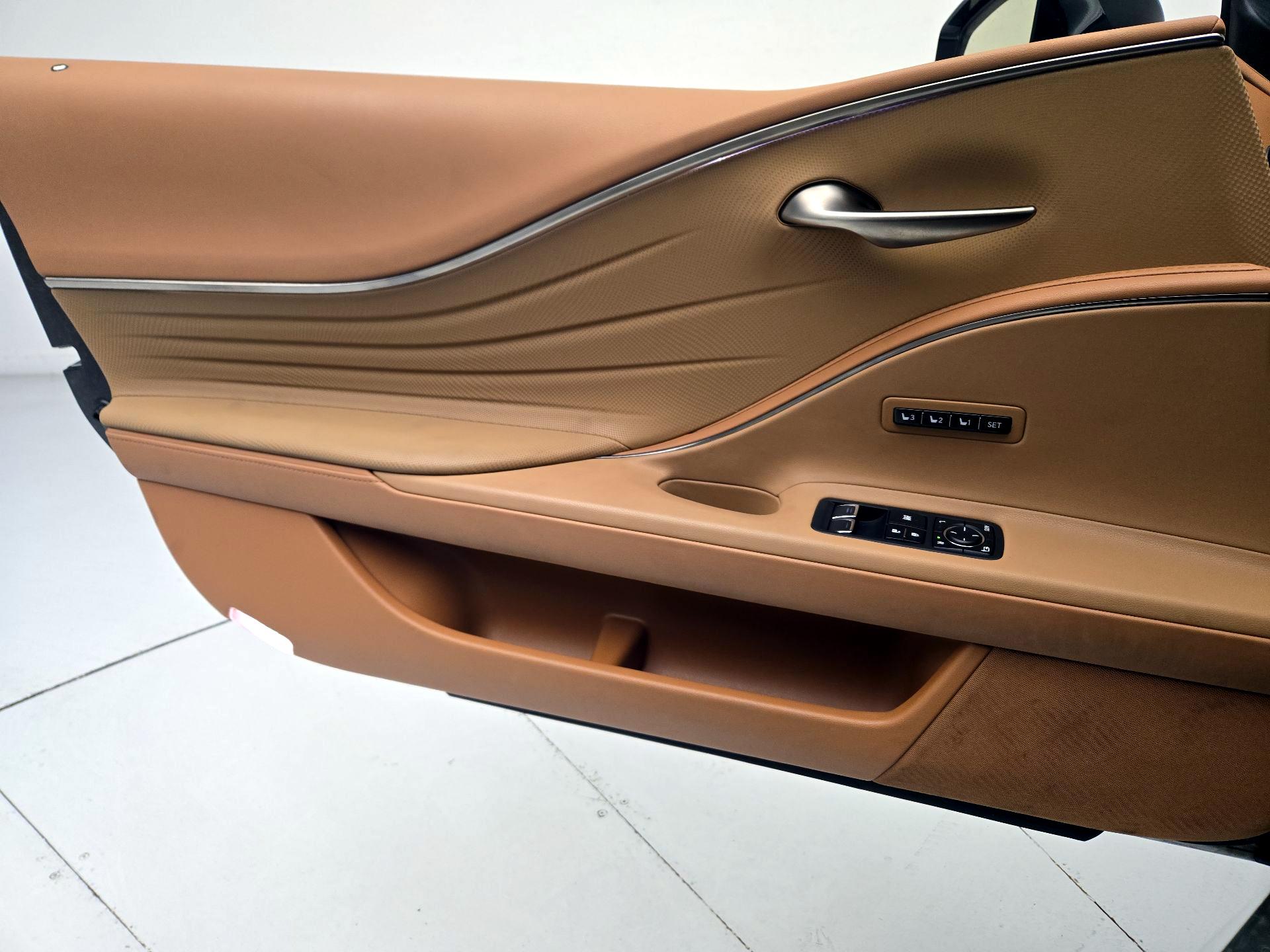 Thumbnail: 2021 Lexus LC - 12