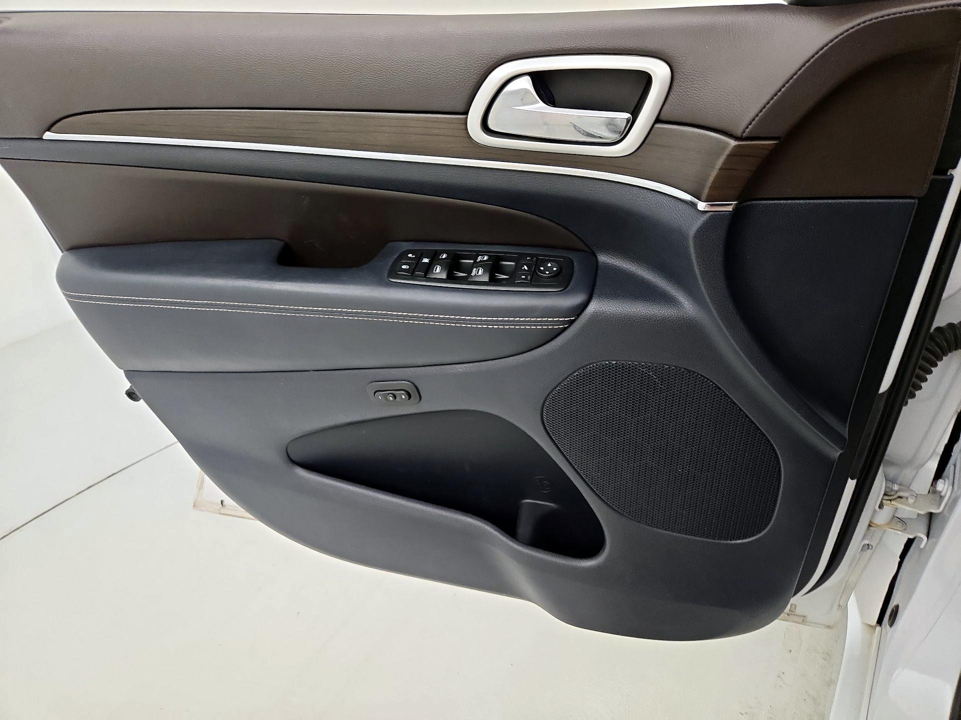 Thumbnail: 2016 Jeep Grand Cherokee - 12