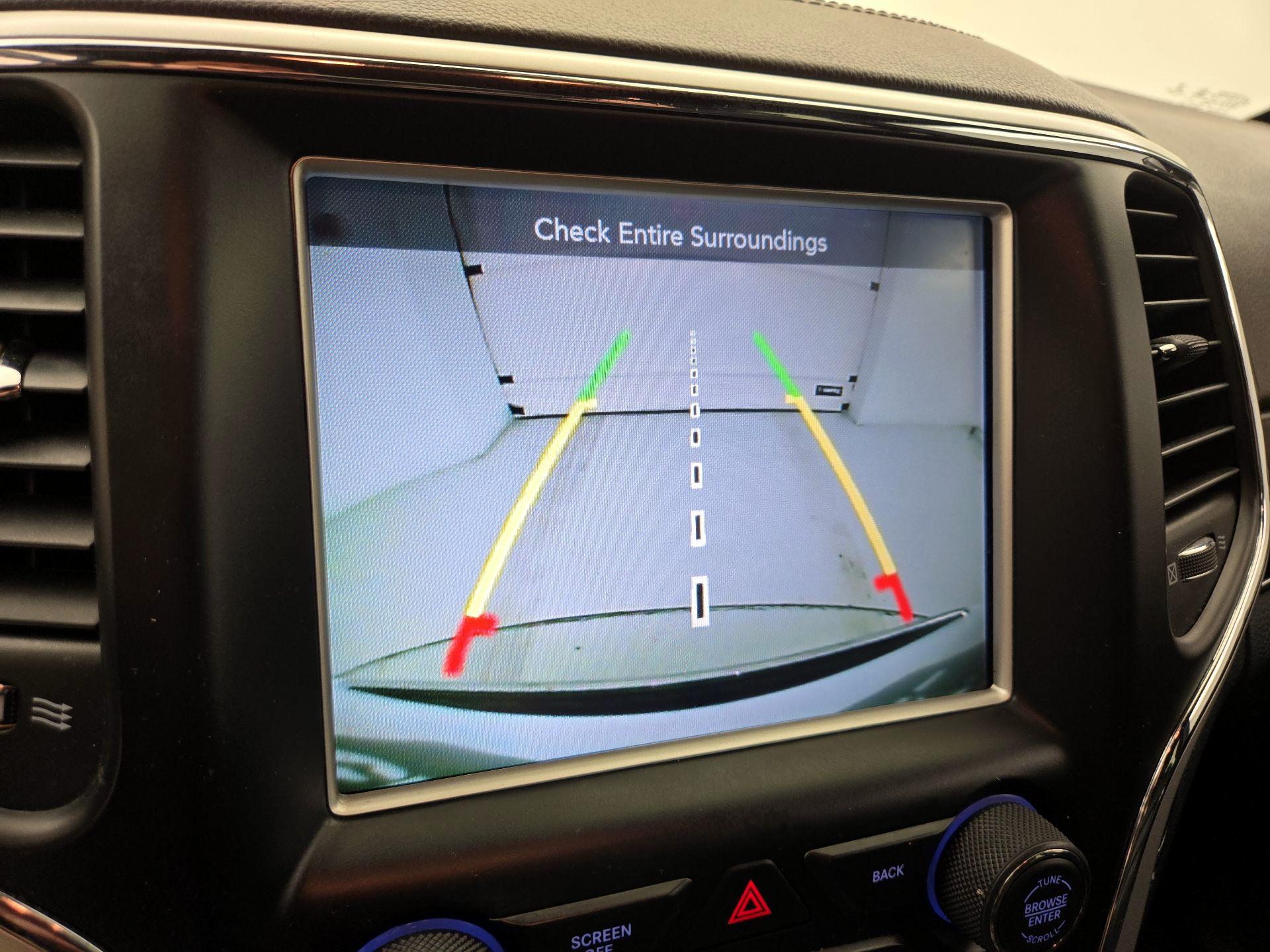 Thumbnail: 2016 Jeep Grand Cherokee - 15