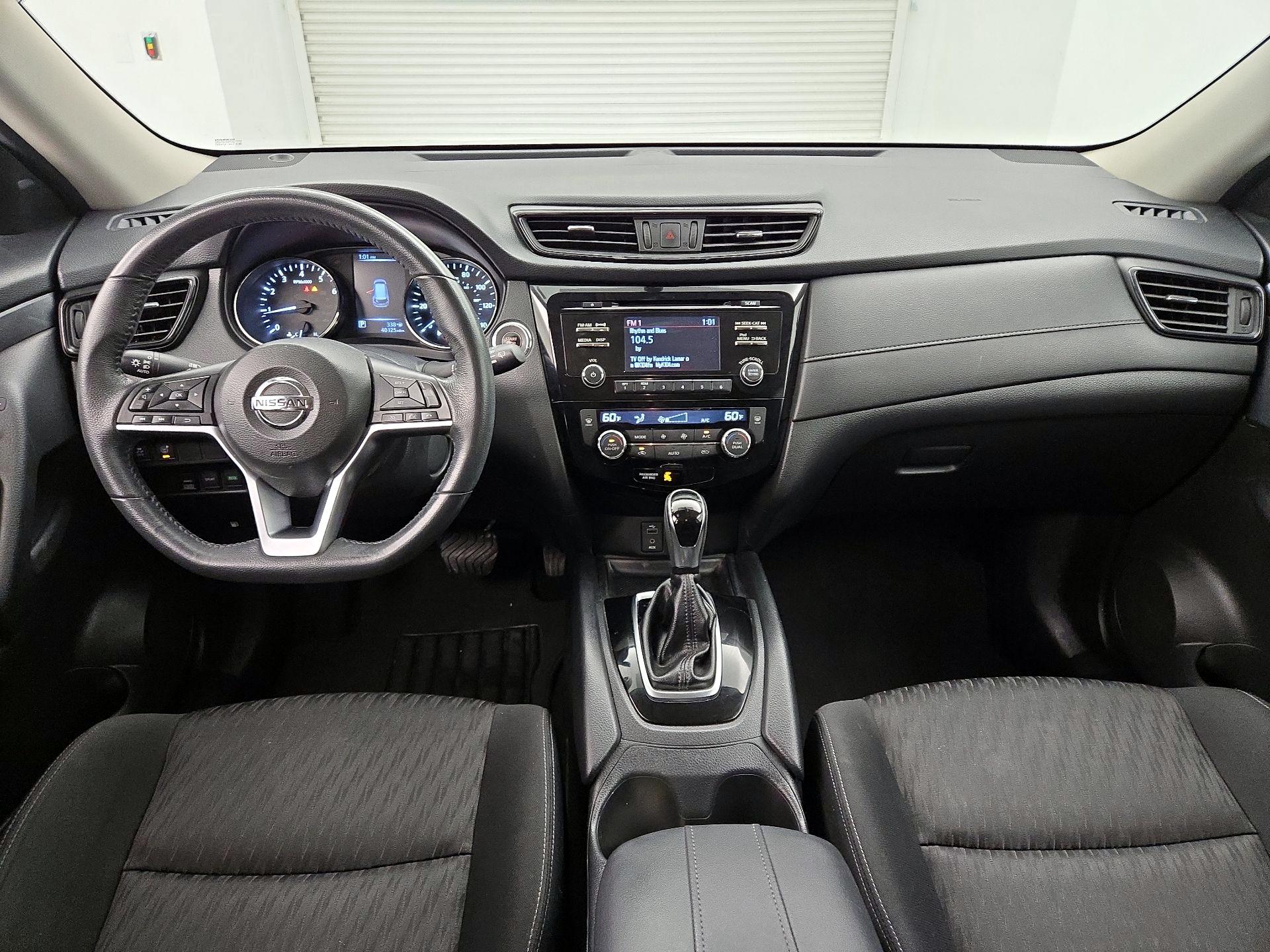 Thumbnail: 2017 Nissan Rogue - 9