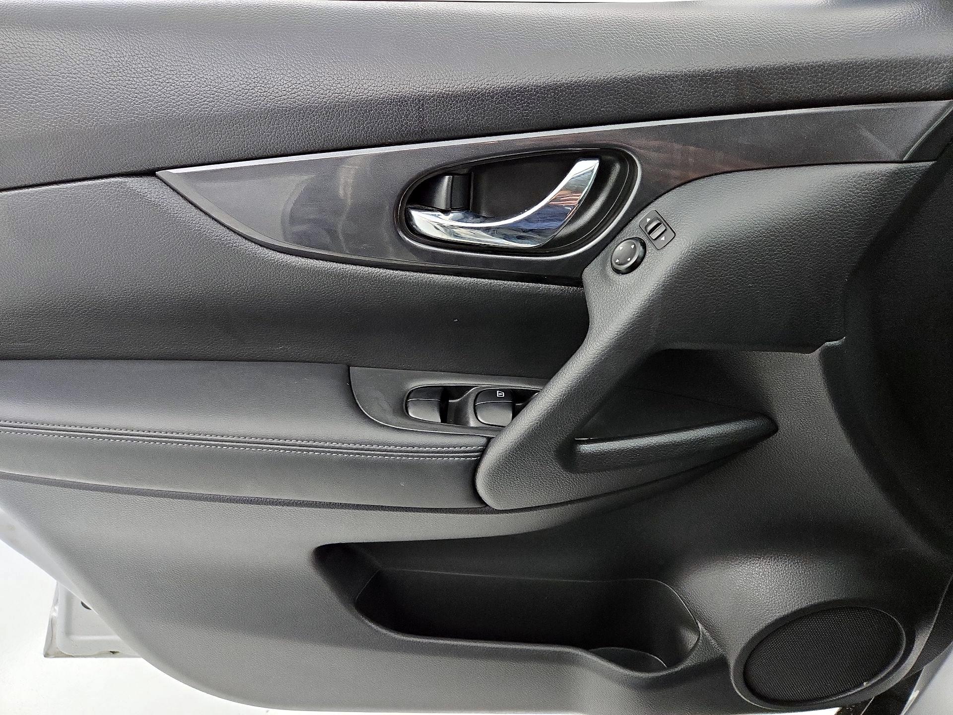 Thumbnail: 2017 Nissan Rogue - 12