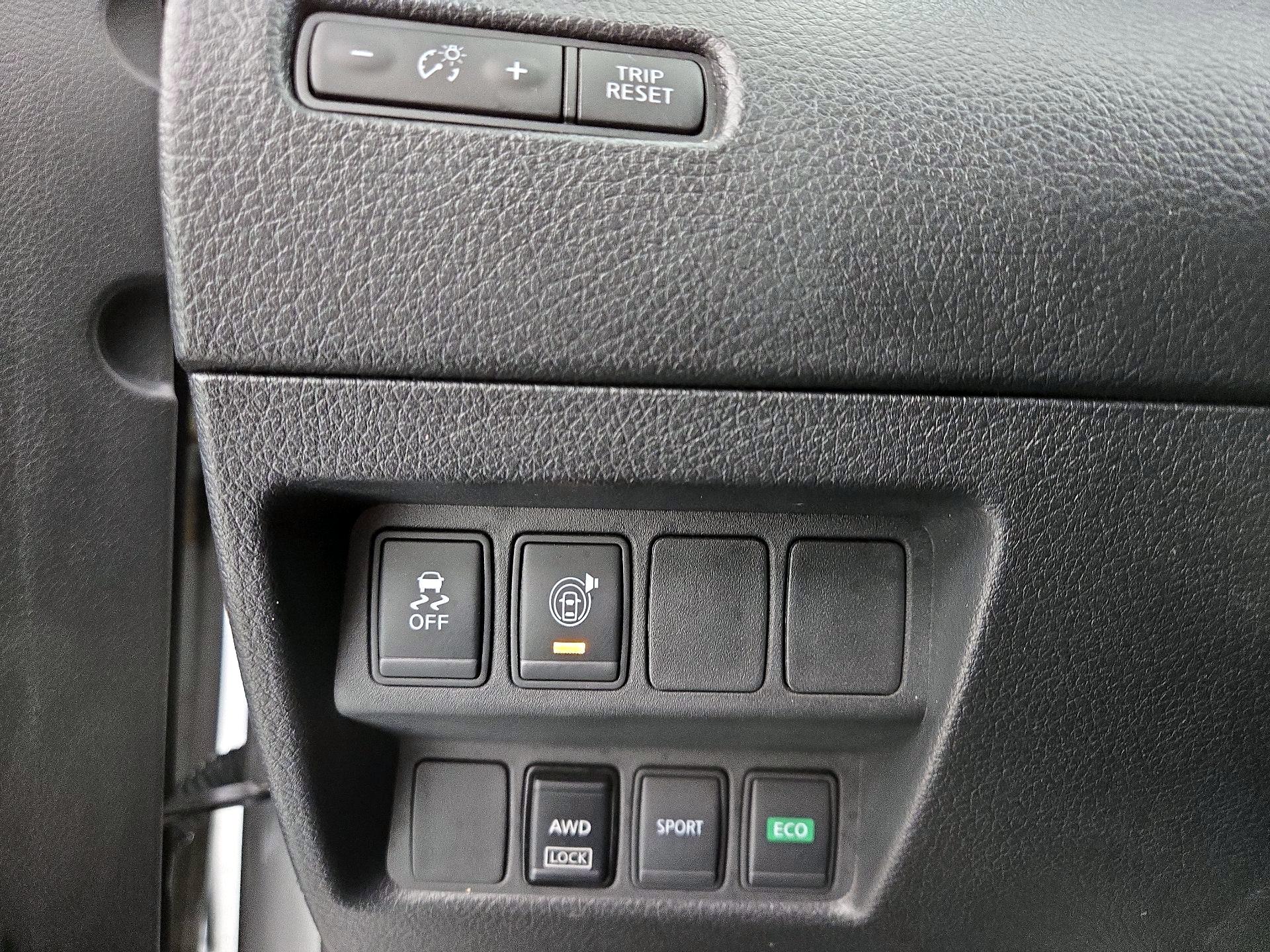 Thumbnail: 2017 Nissan Rogue - 13