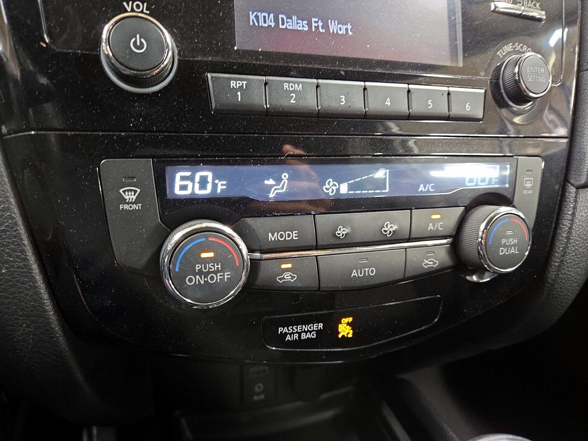 Thumbnail: 2017 Nissan Rogue - 16