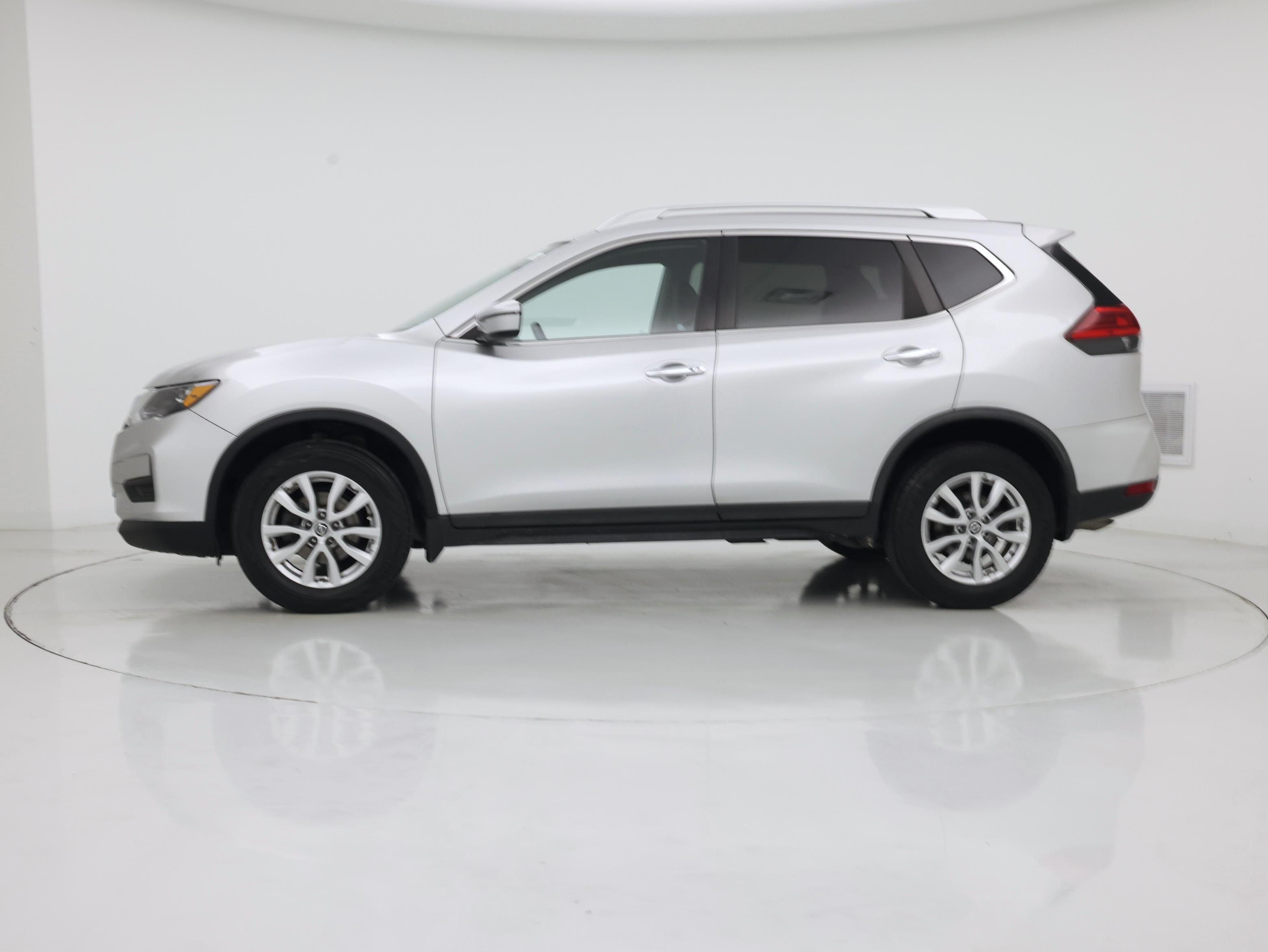 Thumbnail: 2017 Nissan Rogue - 3