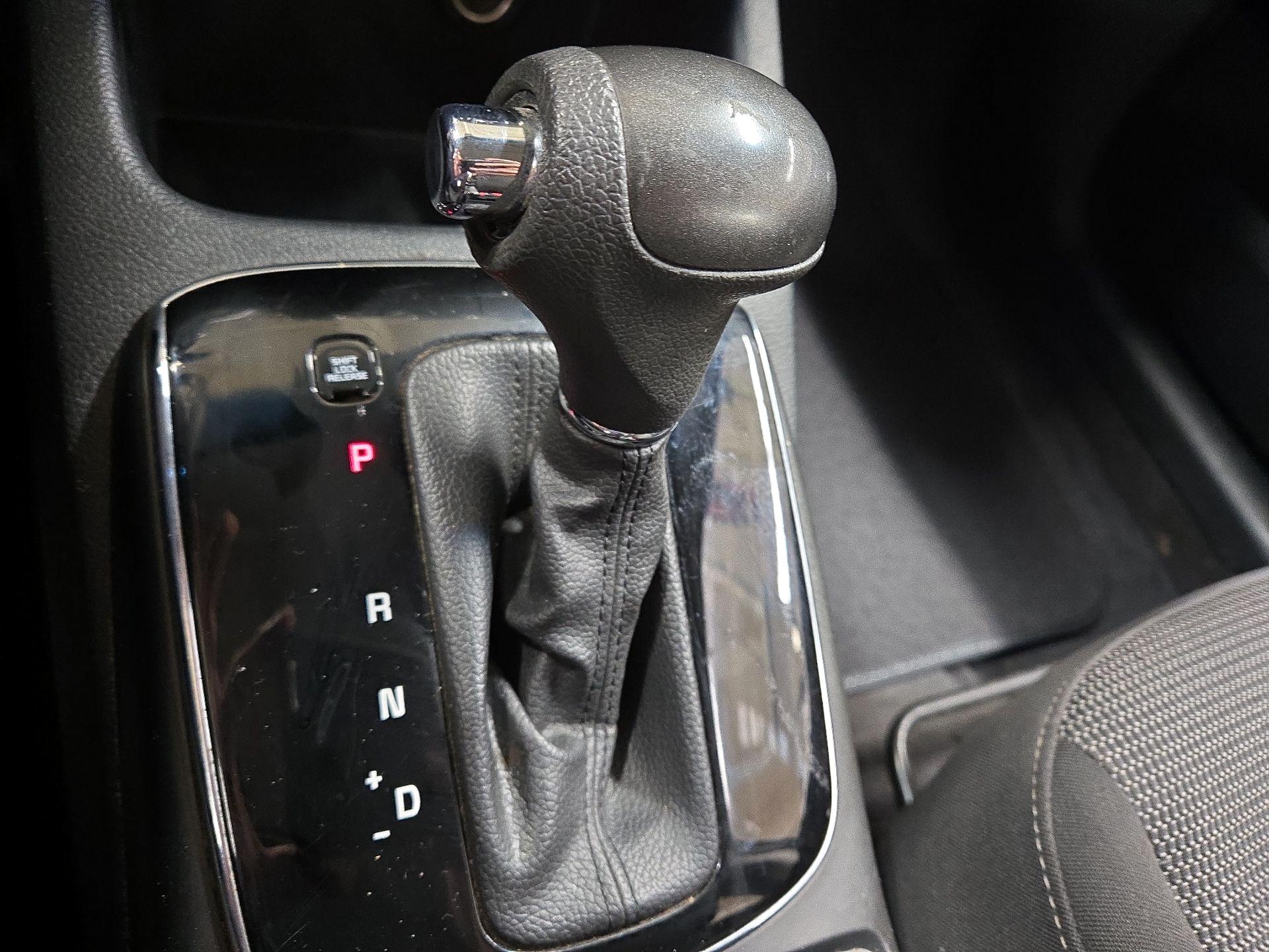 Thumbnail: 2018 Kia Forte - 15