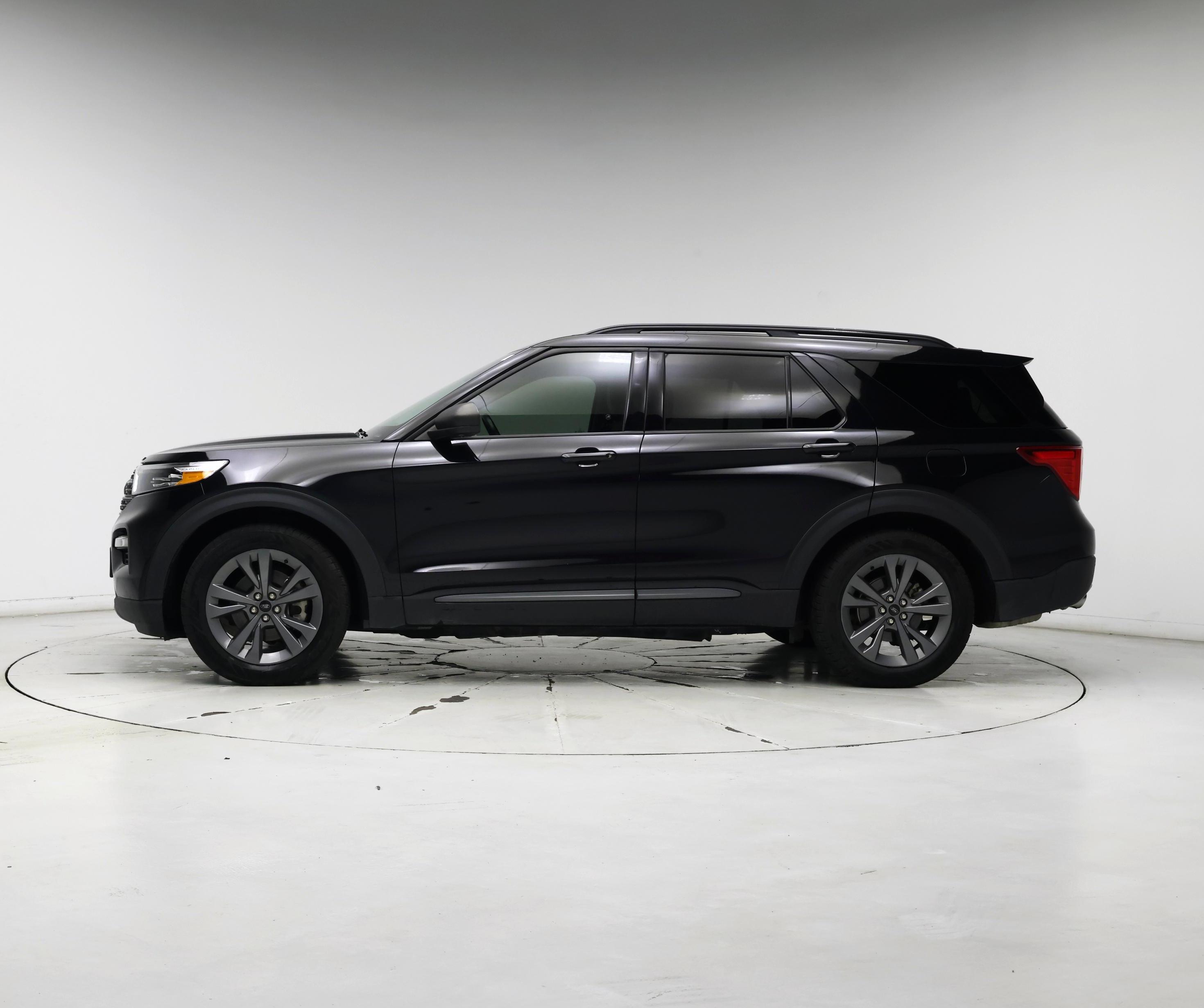 Thumbnail: 2021 Ford Explorer - 3