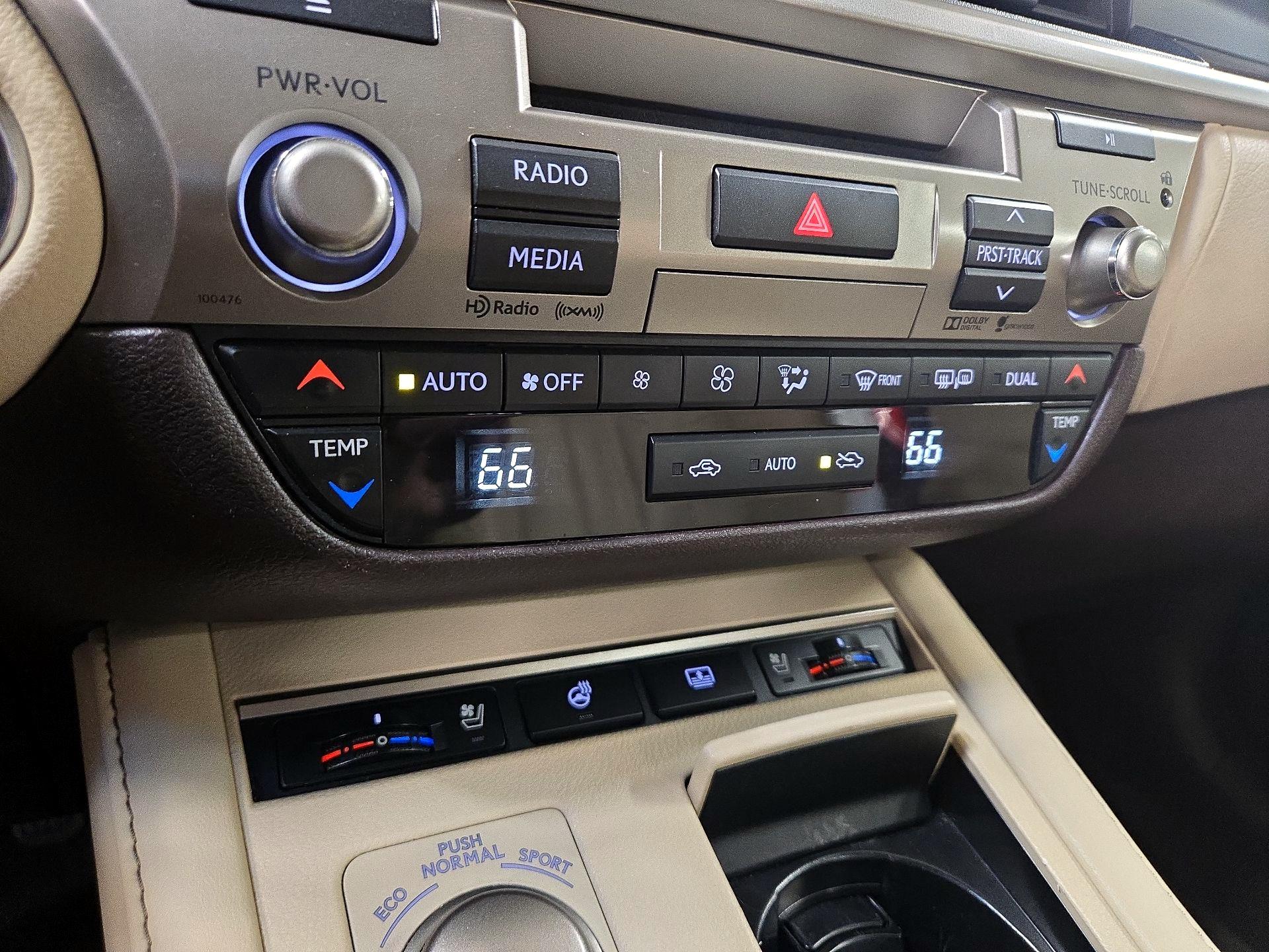 Thumbnail: 2016 Lexus ES - 16