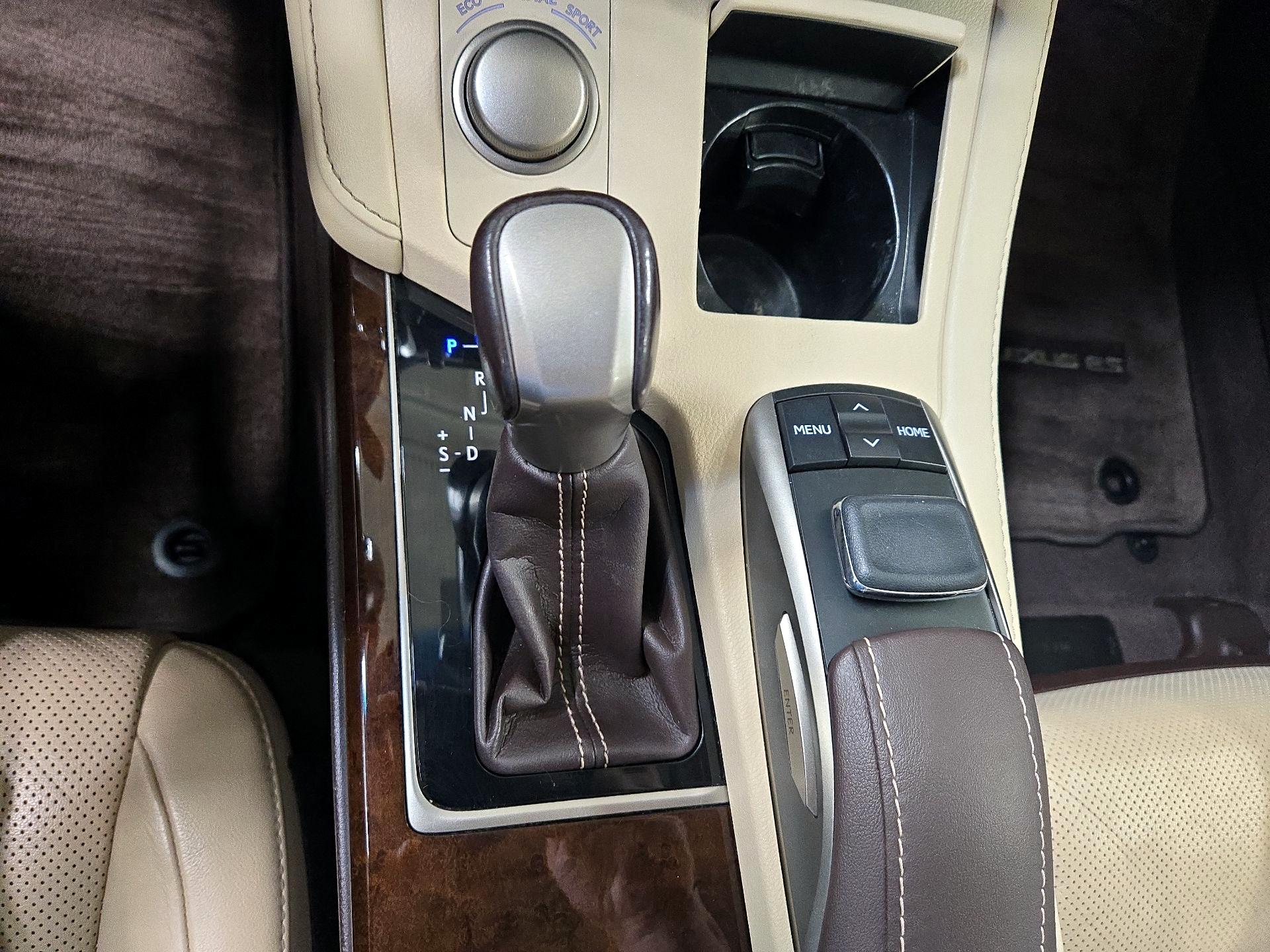 Thumbnail: 2016 Lexus ES - 17