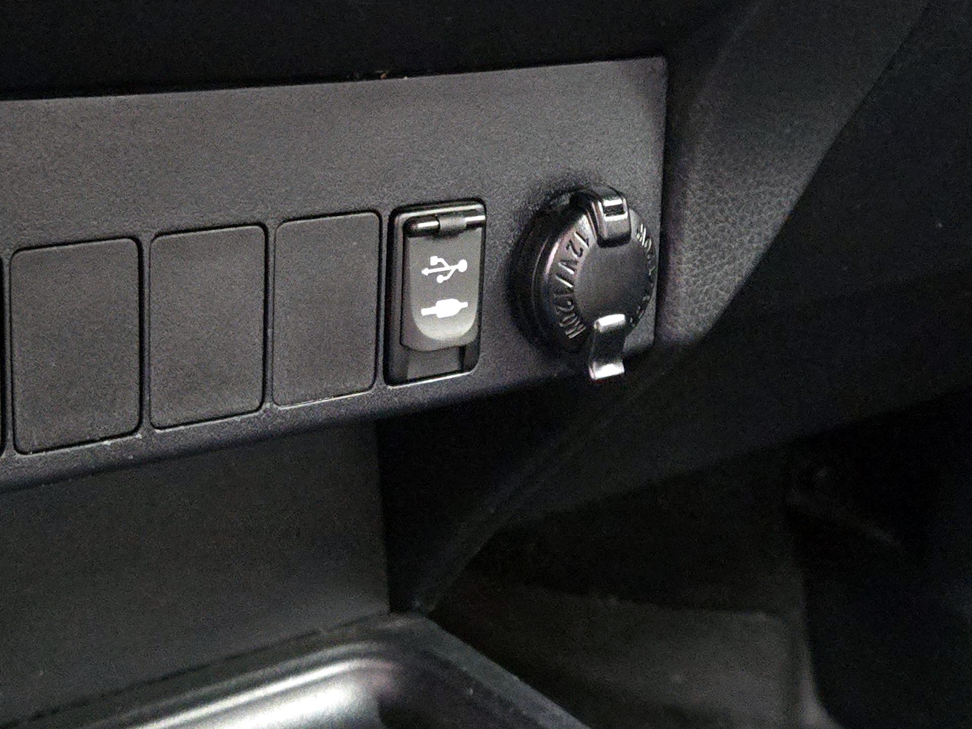 Thumbnail: 2014 Toyota RAV4 - 18