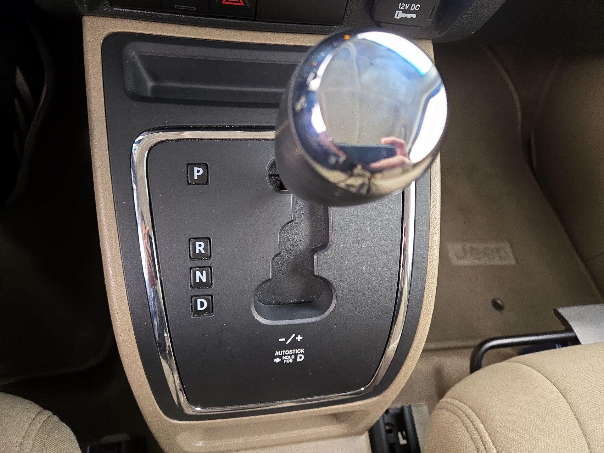 Thumbnail: 2015 Jeep Patriot - 15