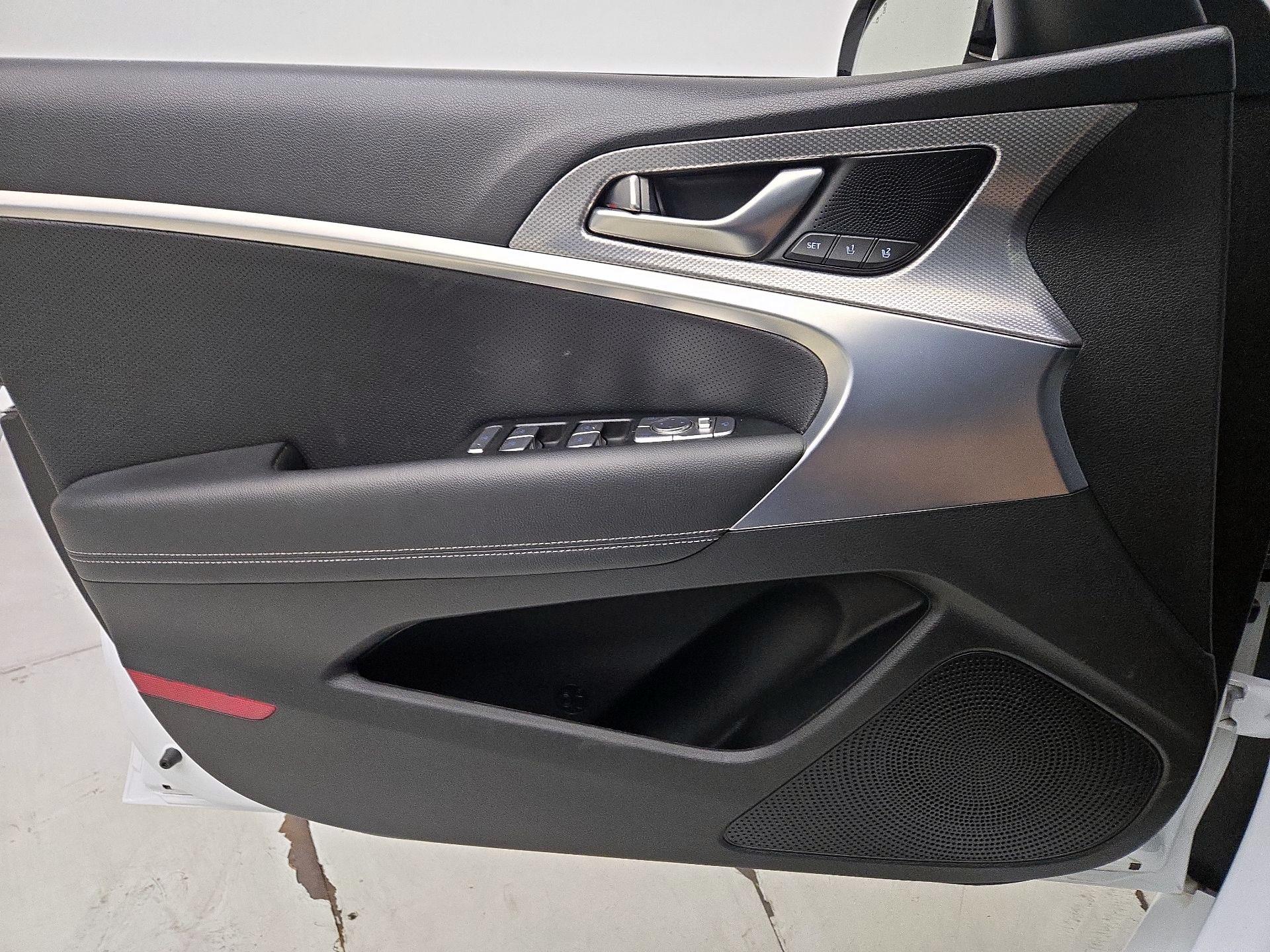 Thumbnail: 2022 Genesis G70 - 12