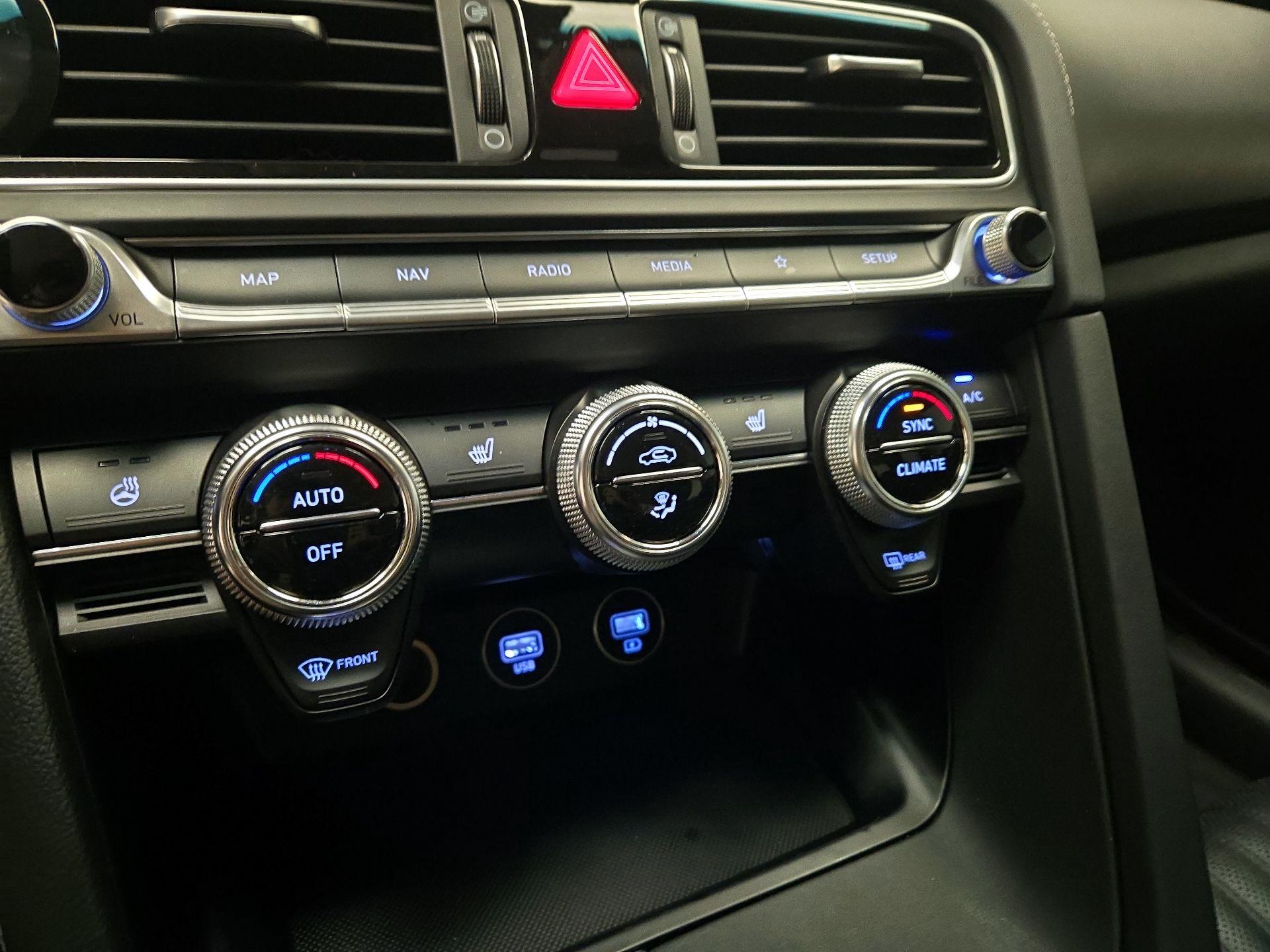 Thumbnail: 2022 Genesis G70 - 17