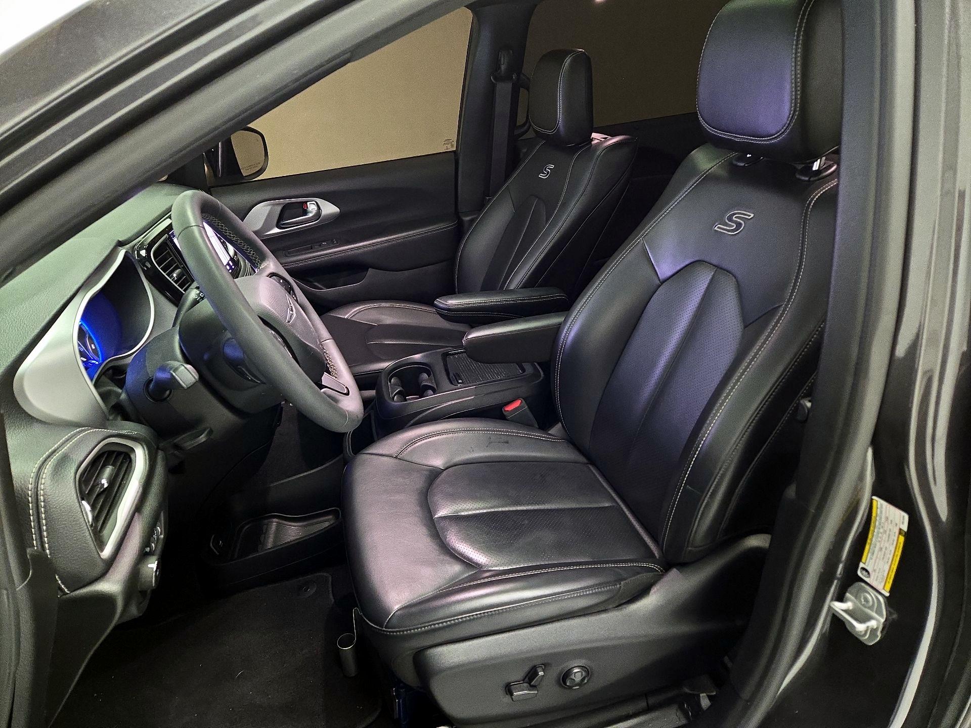 Thumbnail: 2023 Chrysler Pacifica - 11