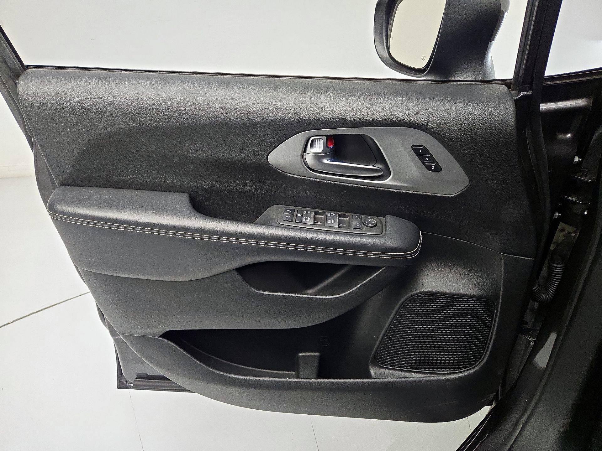 Thumbnail: 2023 Chrysler Pacifica - 12