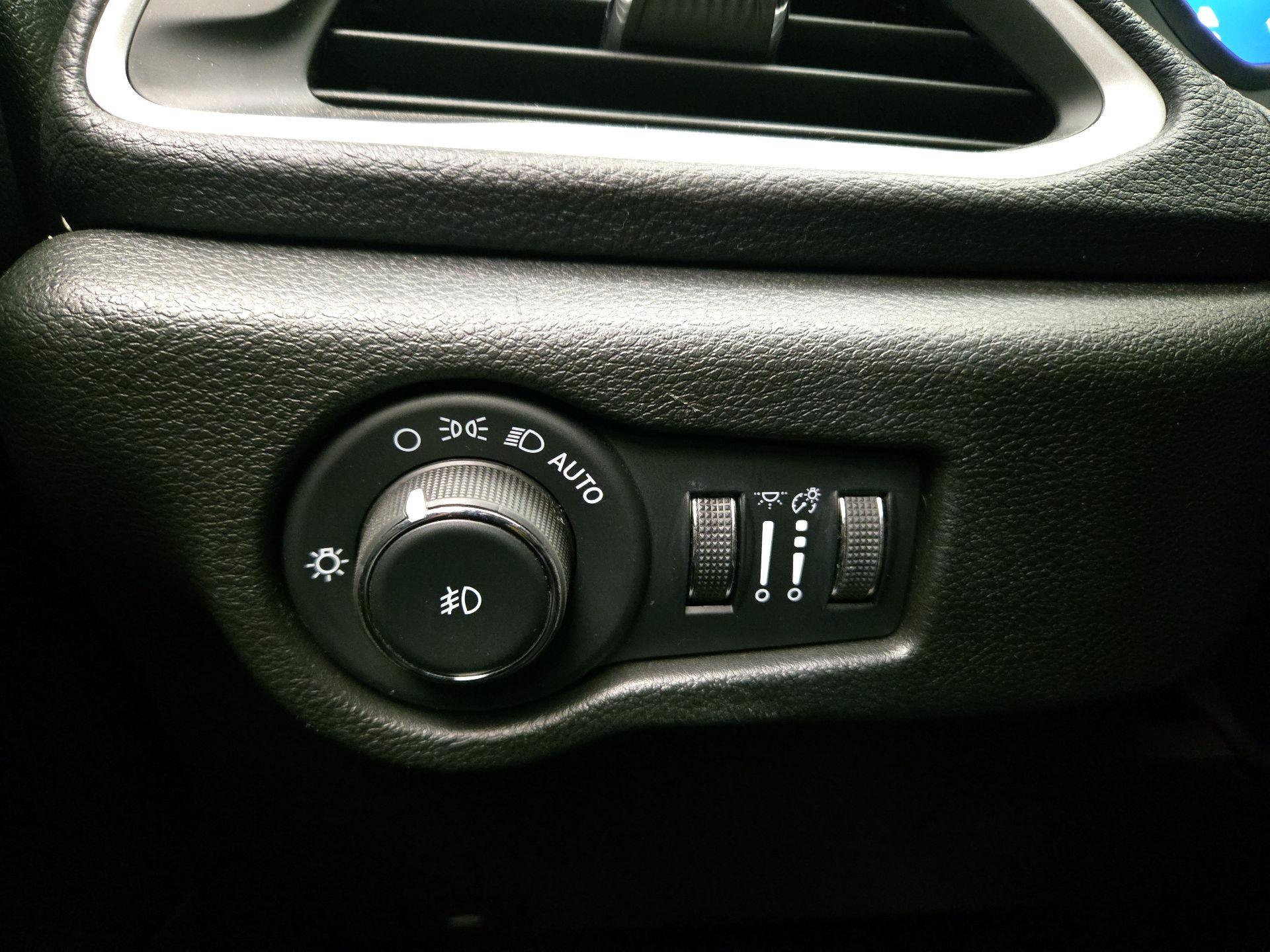 Thumbnail: 2023 Chrysler Pacifica - 13