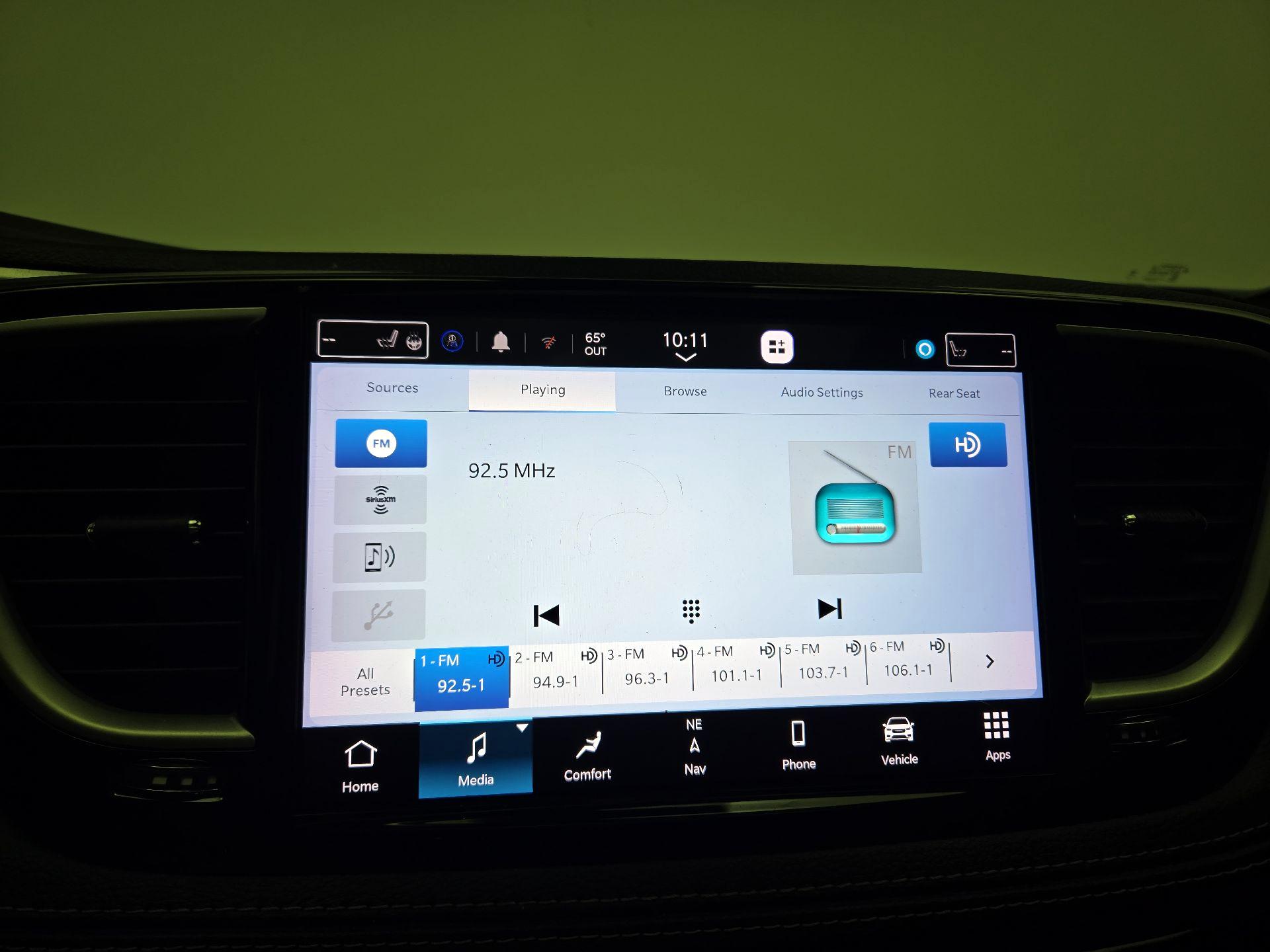 Thumbnail: 2023 Chrysler Pacifica - 16