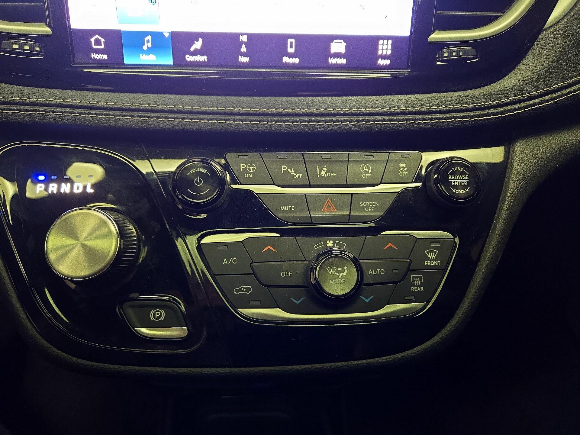 Thumbnail: 2023 Chrysler Pacifica - 17