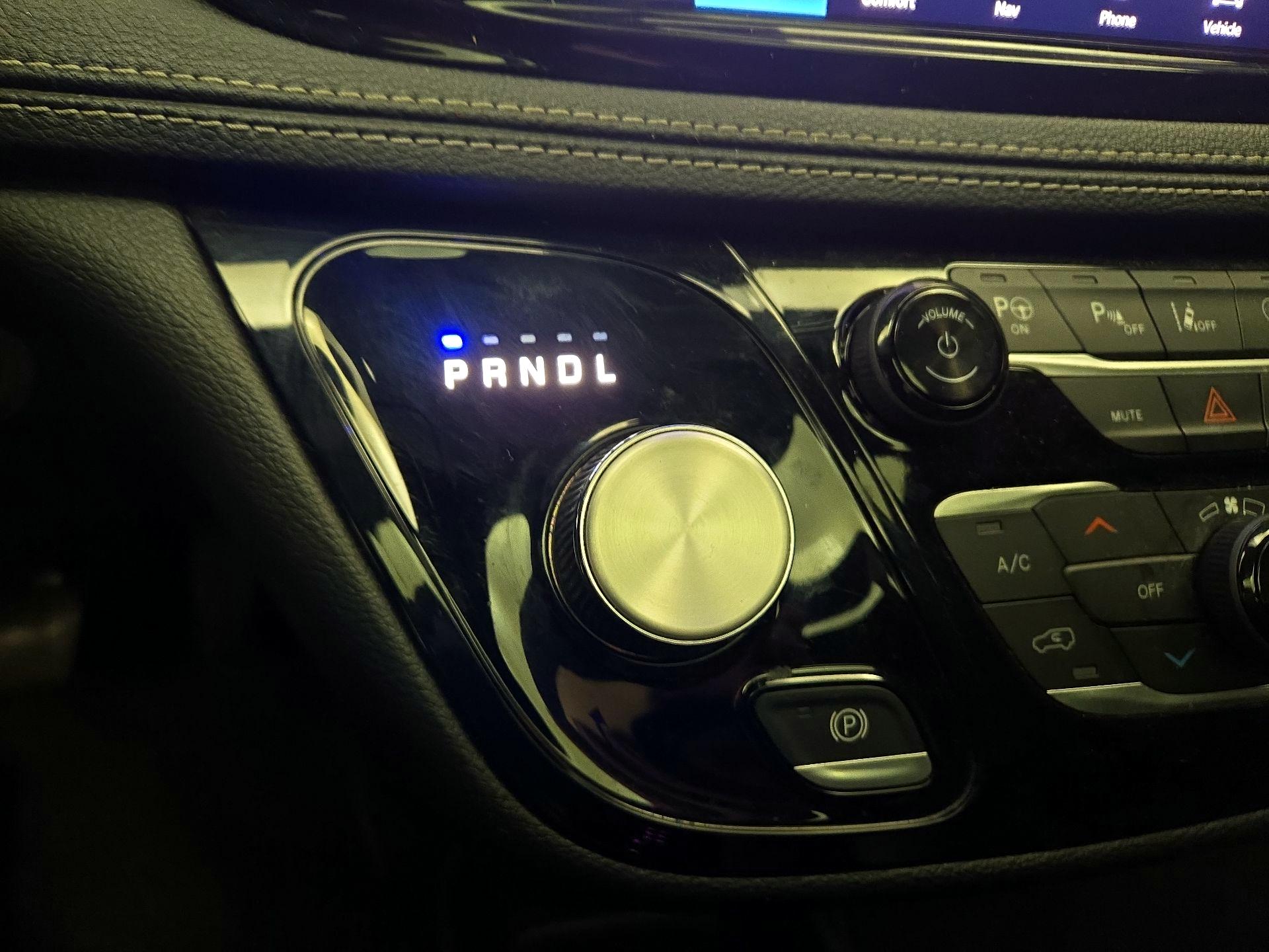 Thumbnail: 2023 Chrysler Pacifica - 18