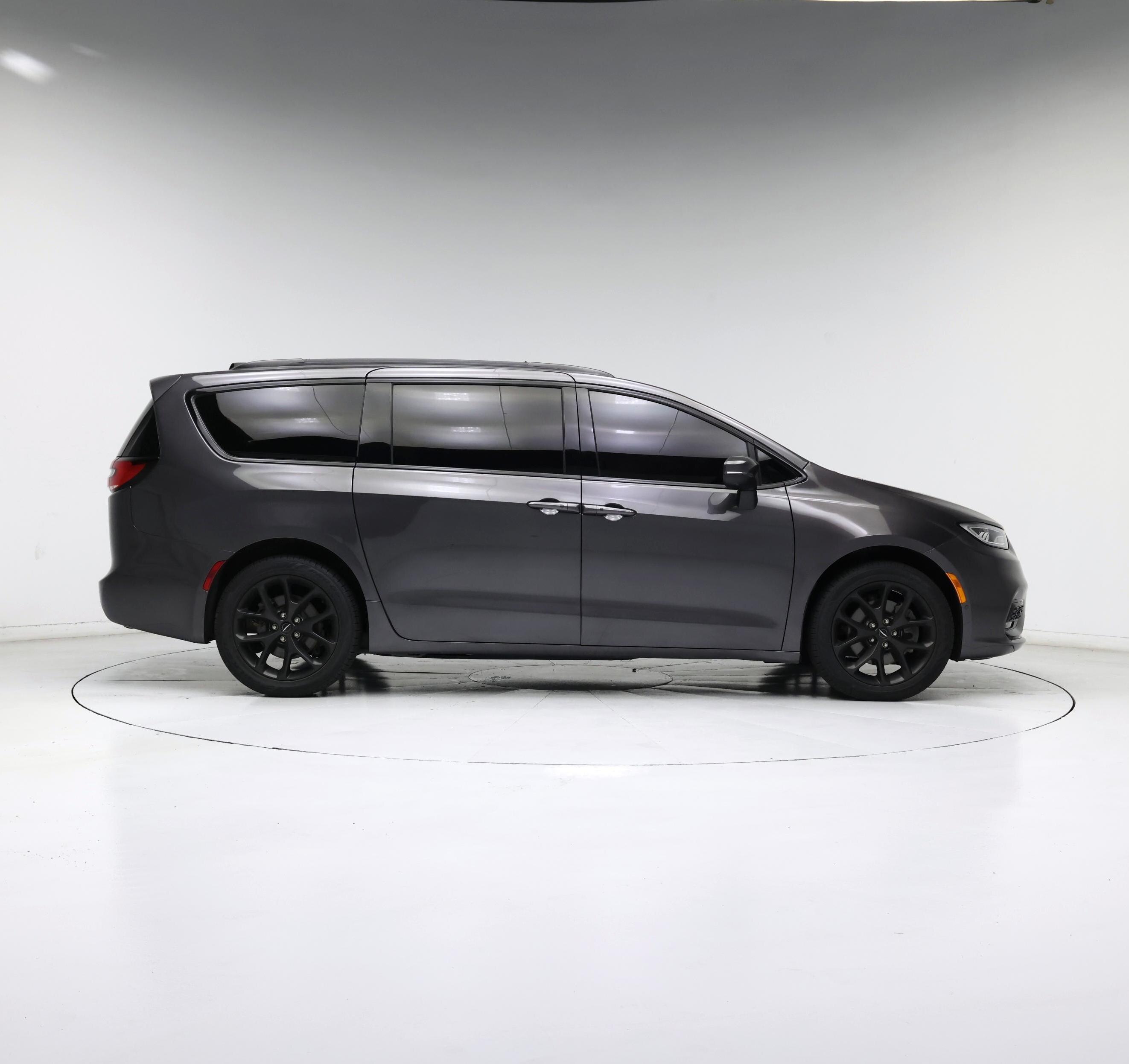 Thumbnail: 2023 Chrysler Pacifica - 7