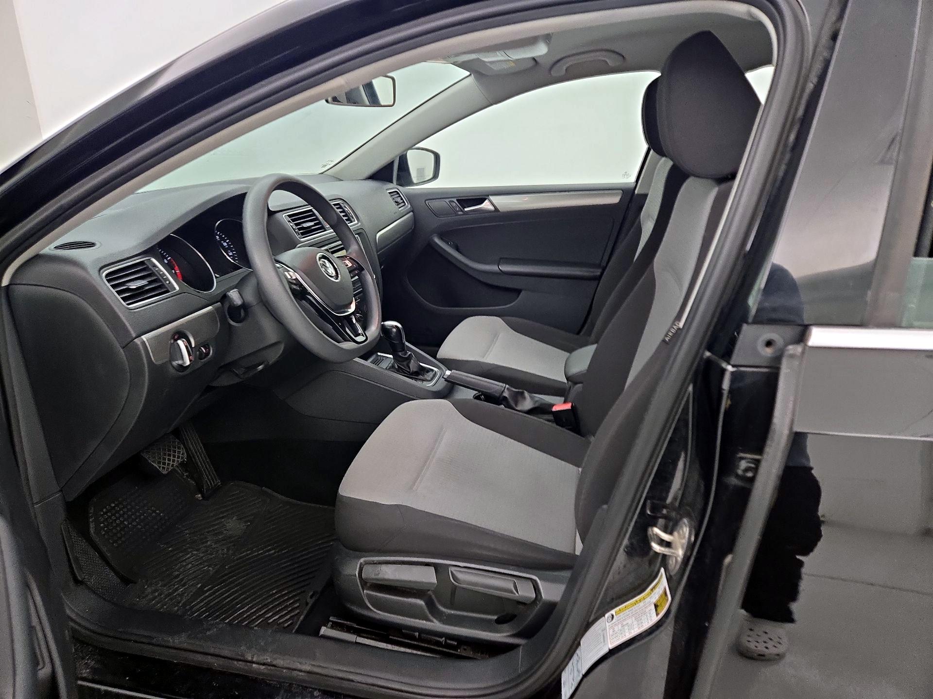 Thumbnail: 2017 Volkswagen Jetta - 11