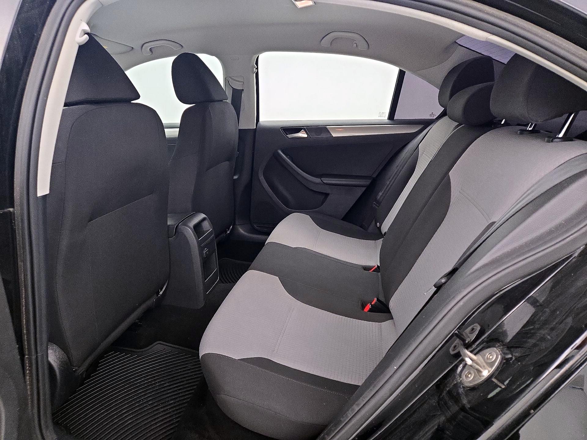 Thumbnail: 2017 Volkswagen Jetta - 19