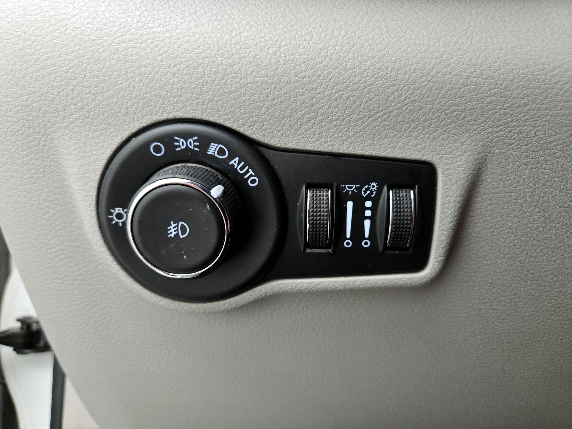 Thumbnail: 2023 Jeep Compass - 13