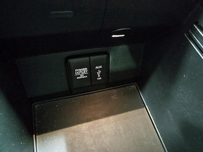 USB/AUX Ports