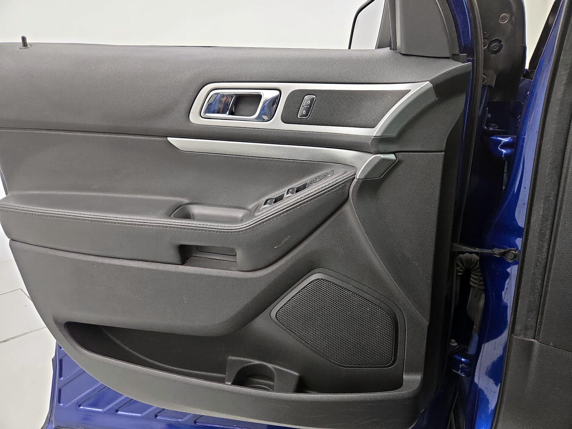 Thumbnail: 2015 Ford Explorer - 12