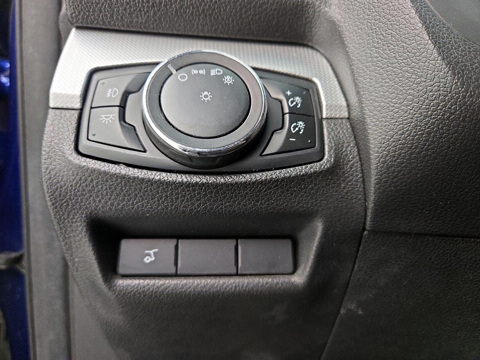 Thumbnail: 2015 Ford Explorer - 13