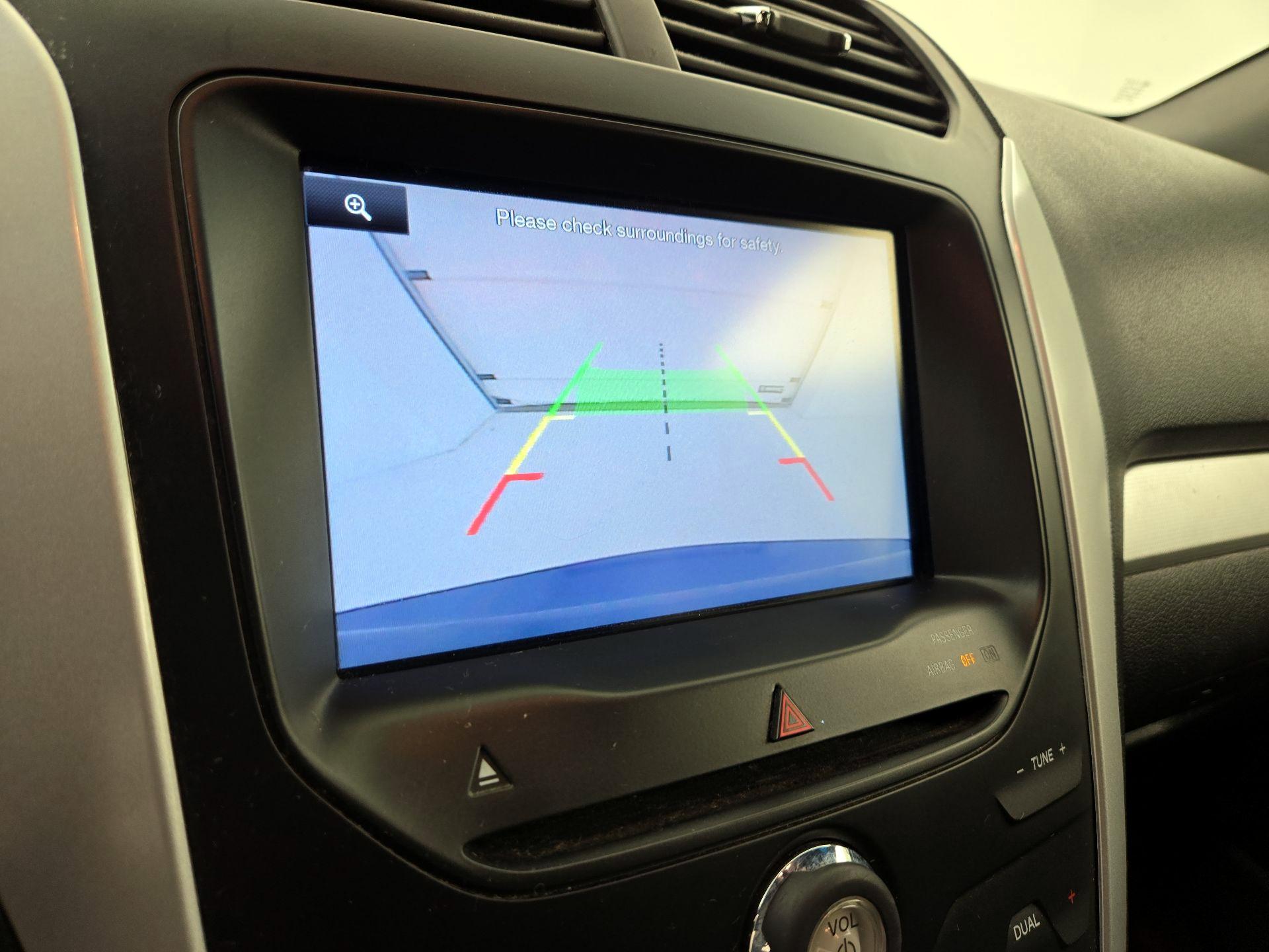 Thumbnail: 2015 Ford Explorer - 15